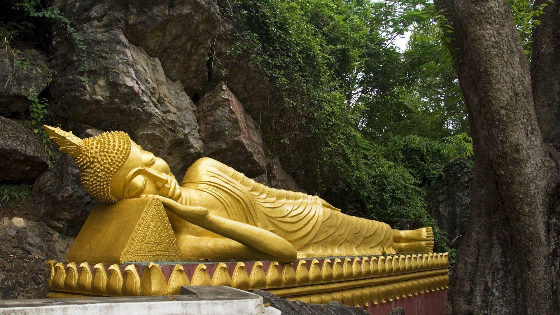 reclining buddha in laos Wallpaper
