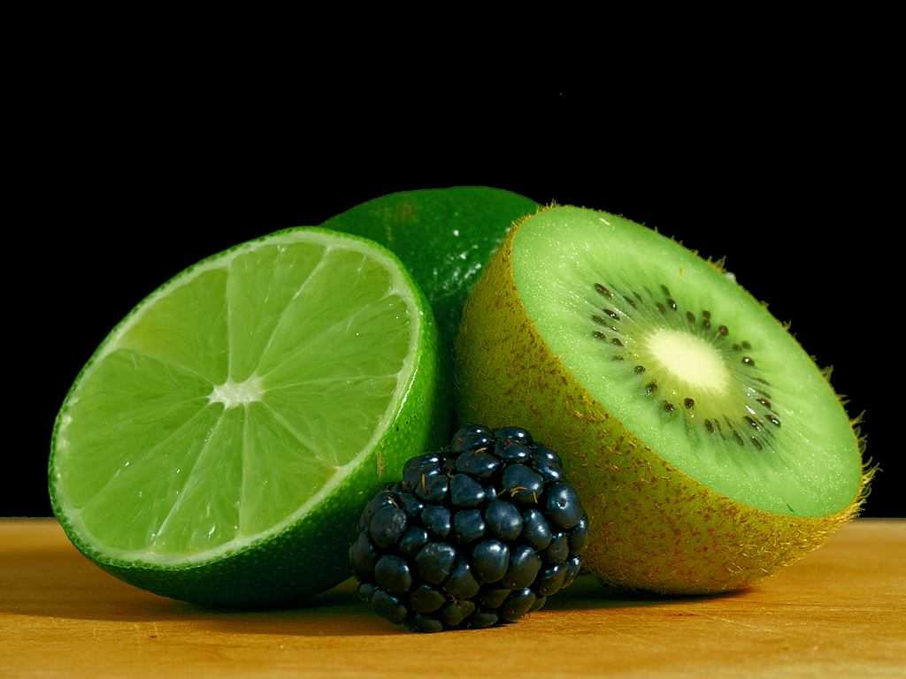 Free Kiwi And Lime Closeup Background. Twitter Background
