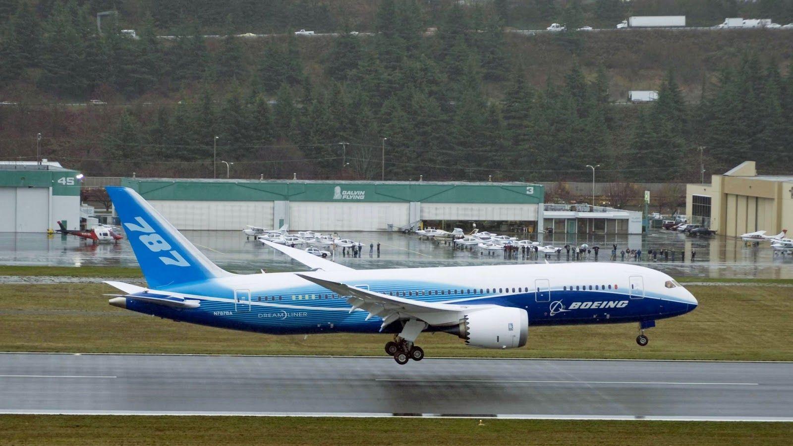 Boeing 787 Dreamliner to Landing