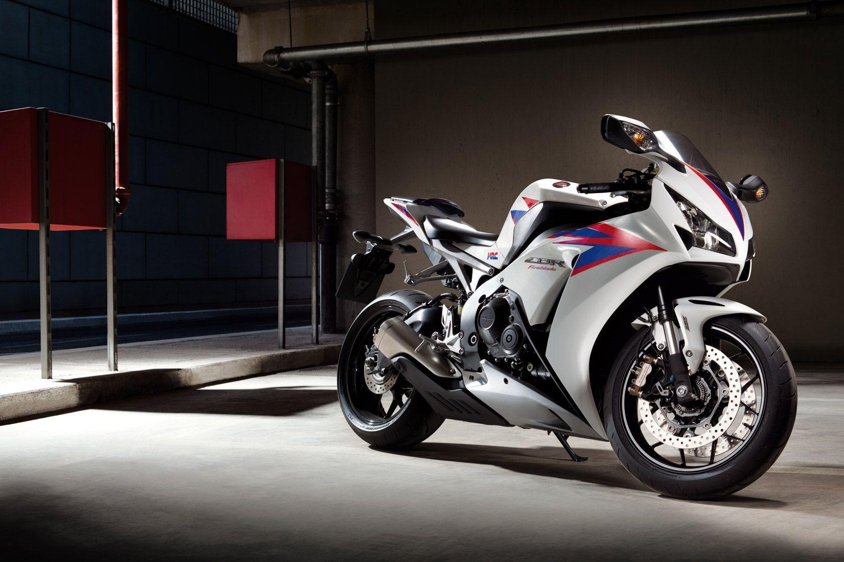Pix For > Honda Cbr1000rr Fireblade 2010 Wallpaper