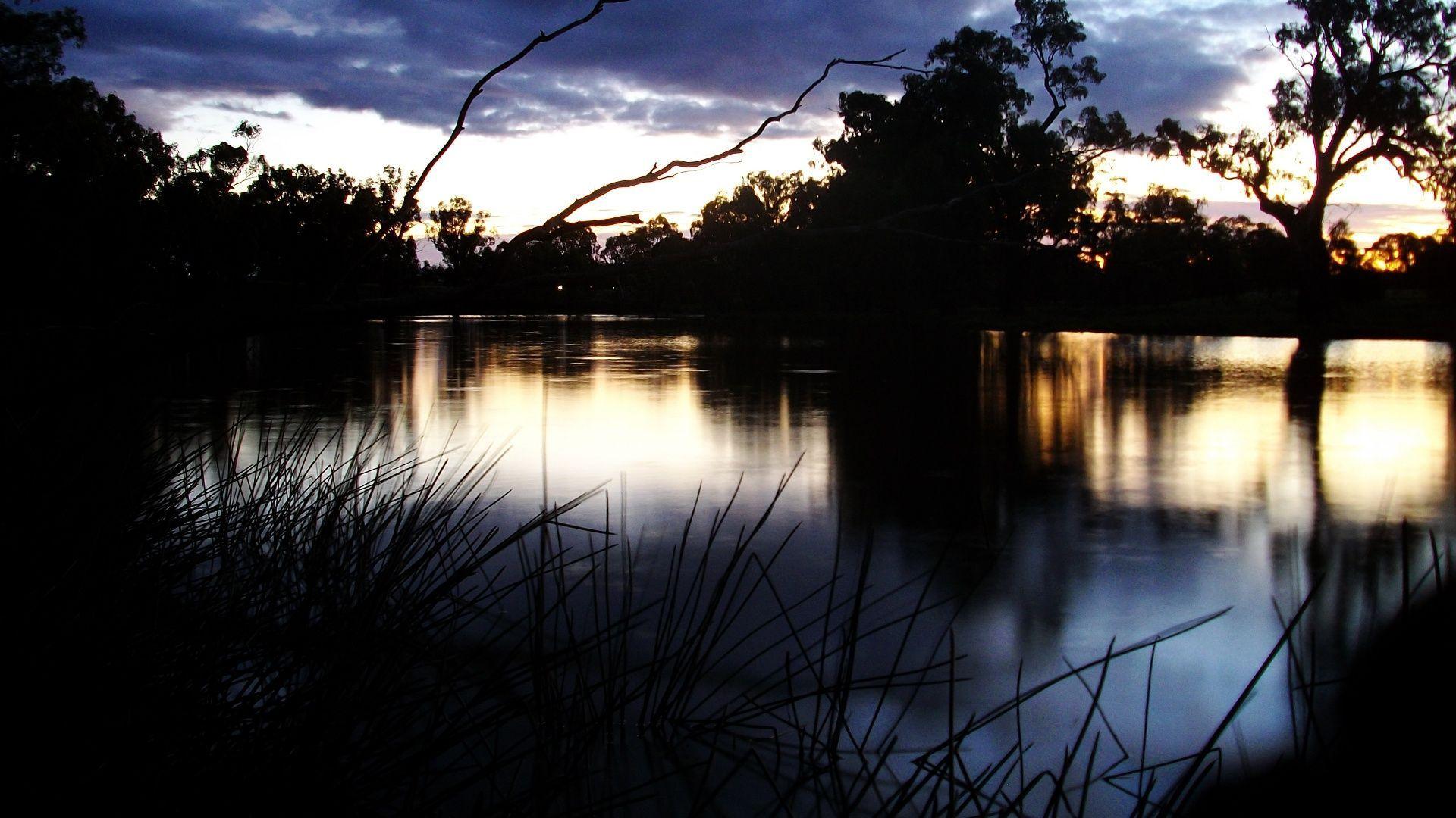 Lovely dark Lagoon photograph wallpaper for Ubuntu. I hope you