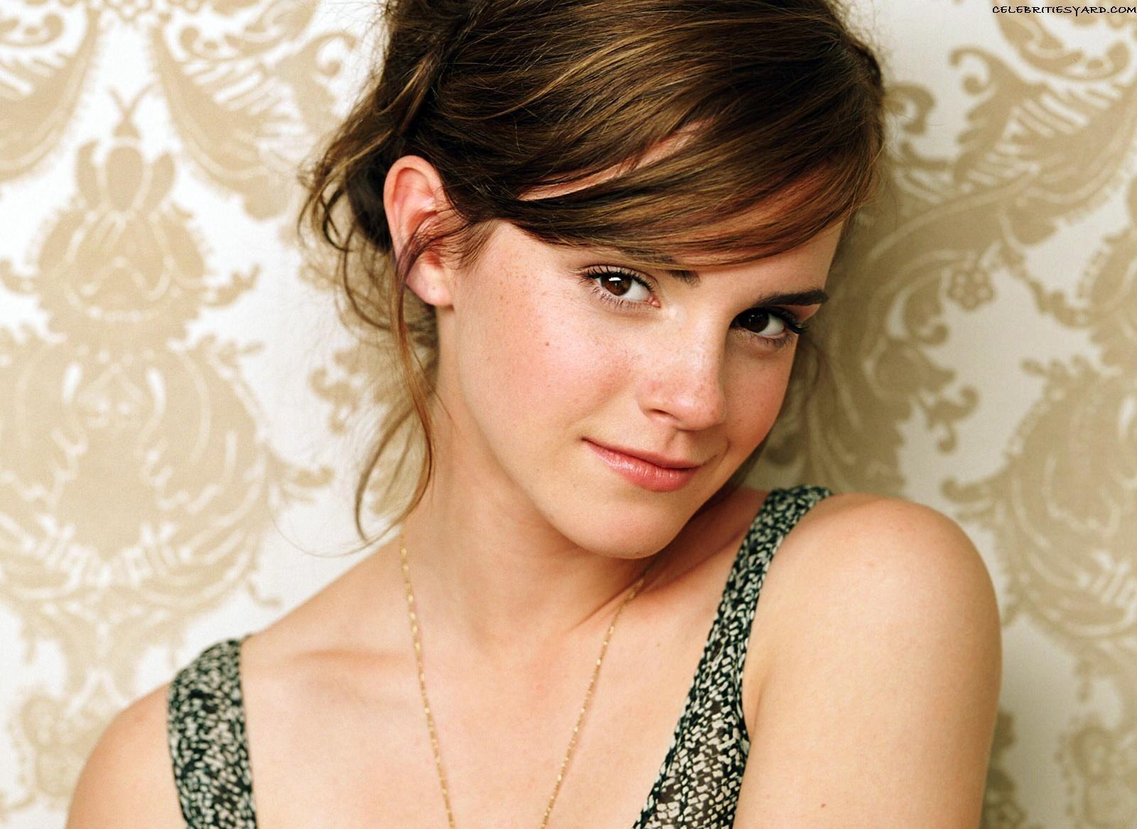 Wallpaper For > Cute Emma Watson Wallpaper 2009