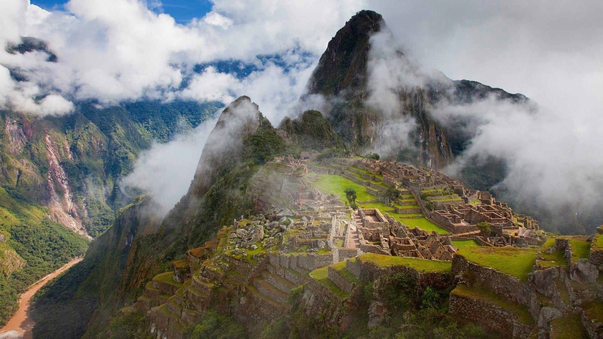 Clouds on Machu Picchu Wallpaper