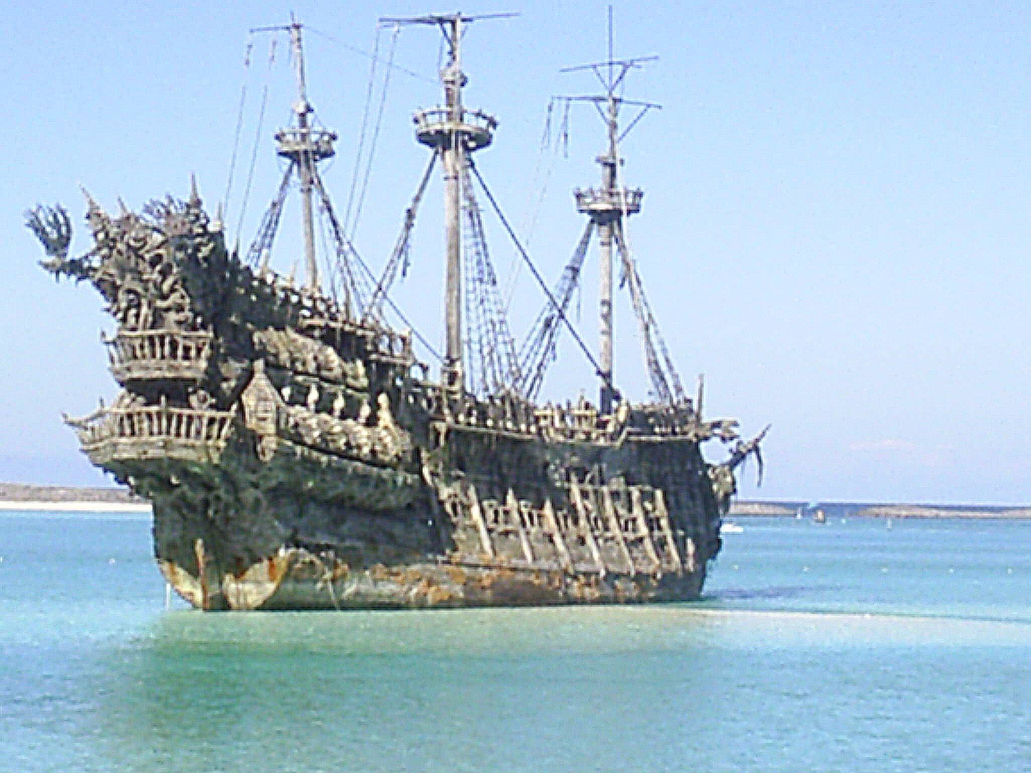 Пиратские корабли в реальности