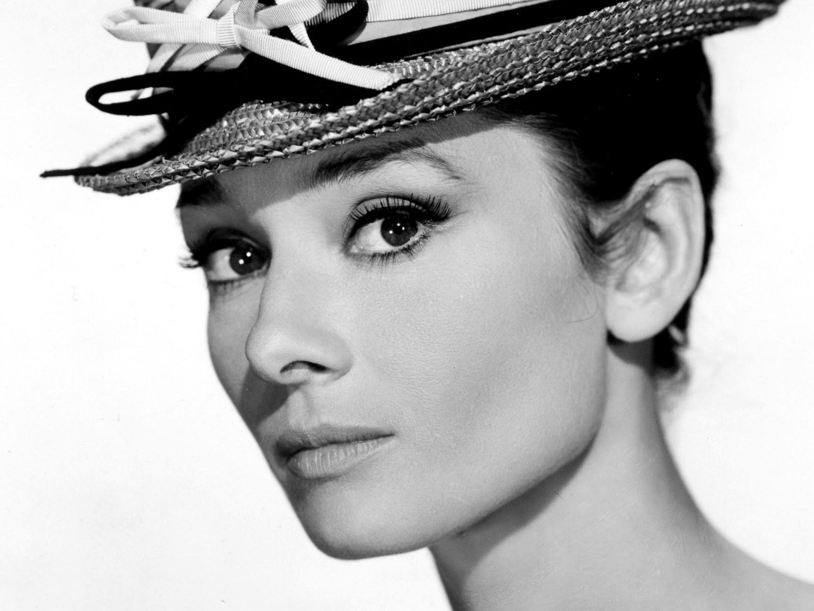 Audrey Hepburn. Wallpaper HD free Download