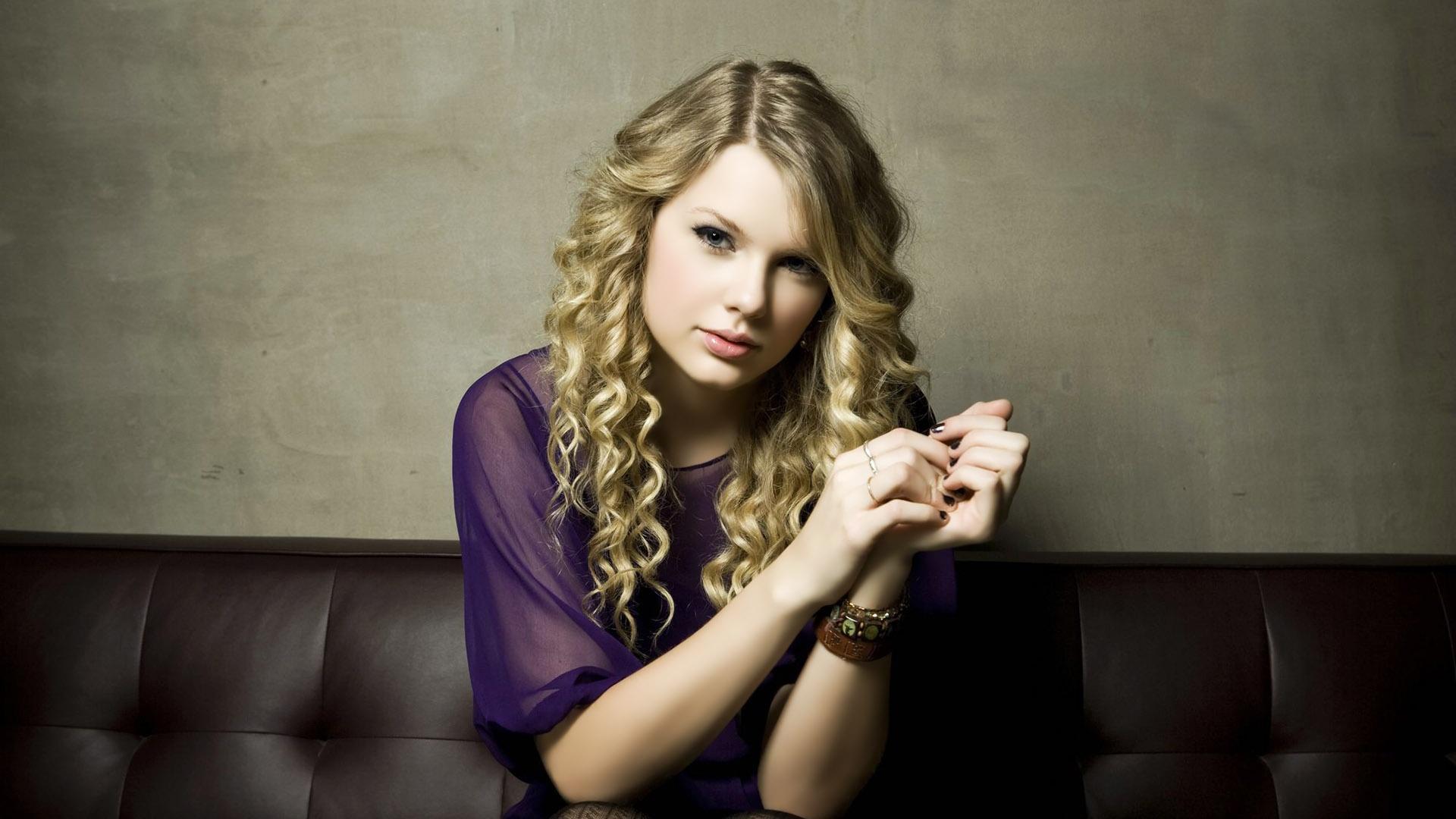 Taylor Swift HD Swift Wallpaper