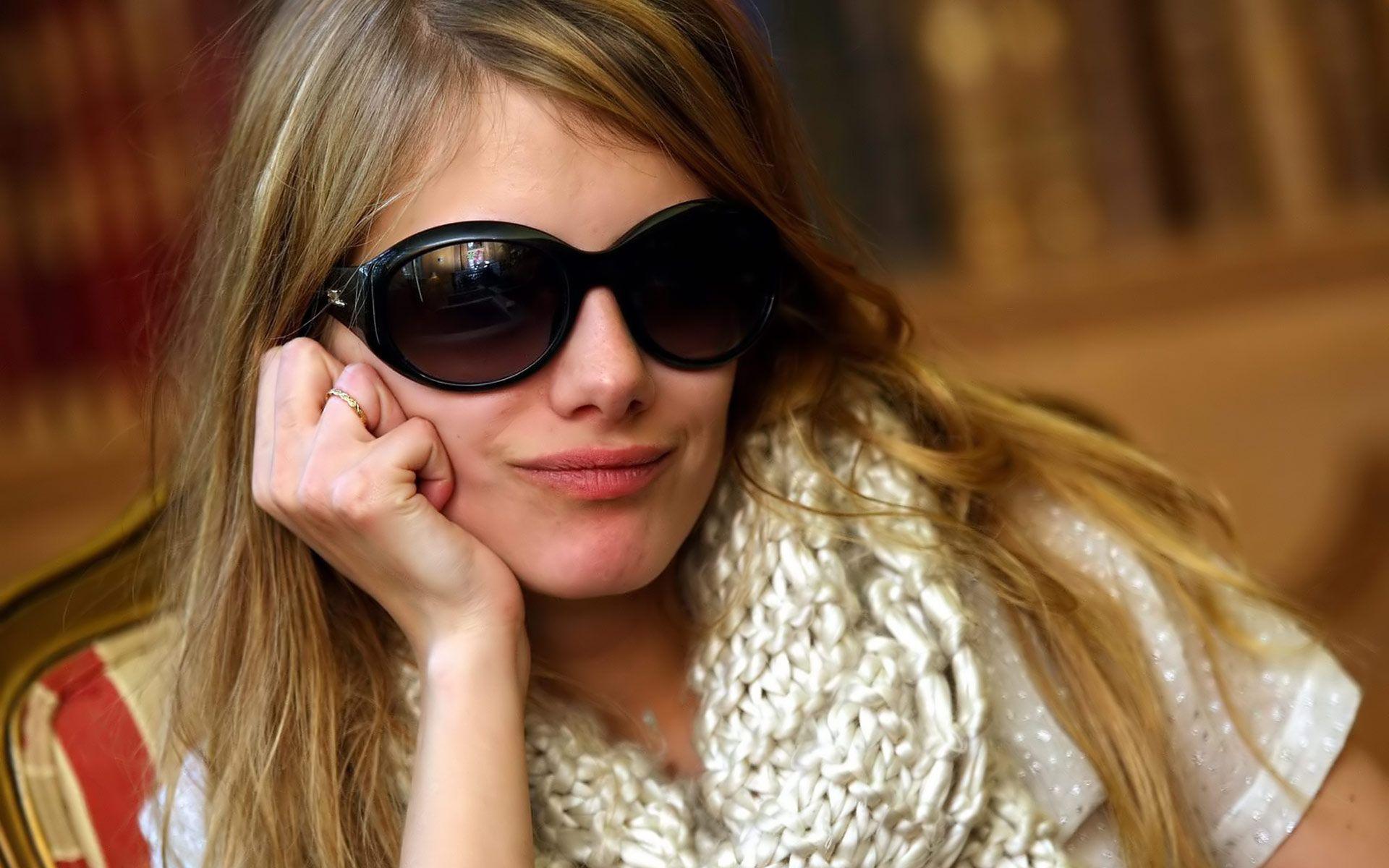 Melanie Laurent. Download HD Wallpaper