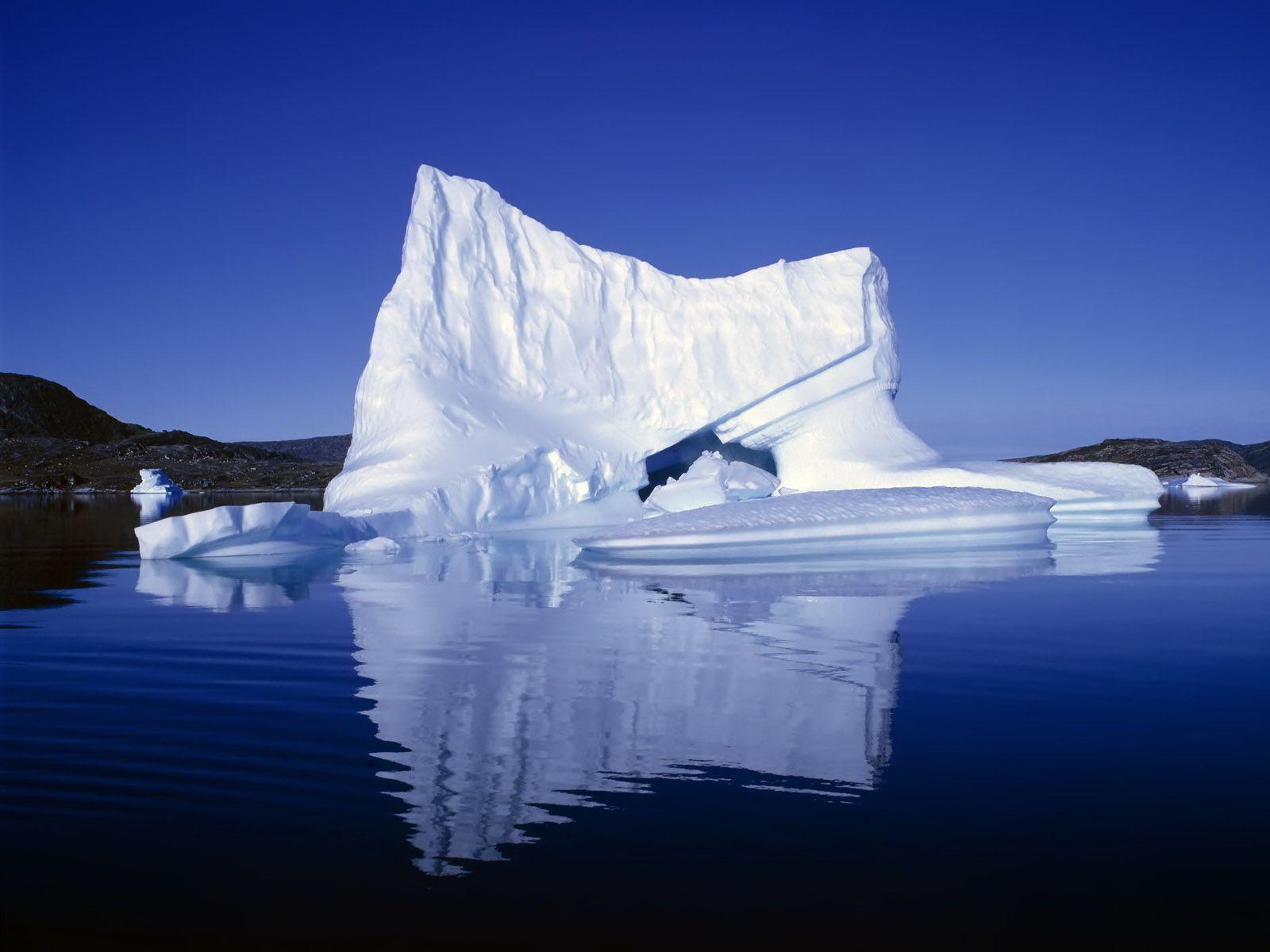HD Wallpaper of Huge Ice Mountain Glaciers