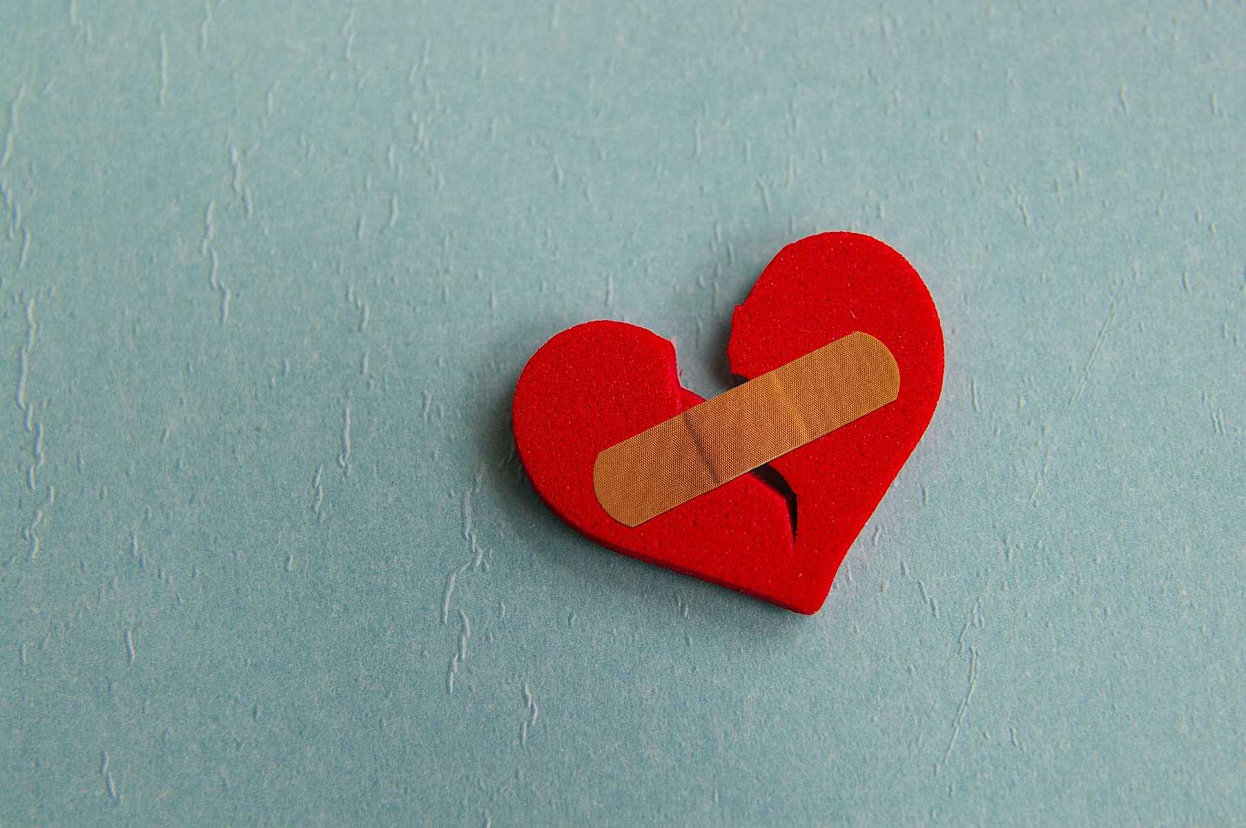 Broken Red Heart. High Definition Wallpaper