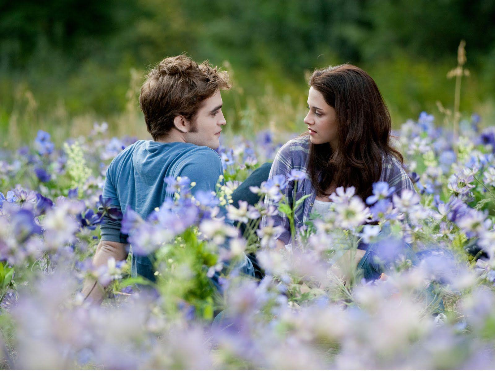 Robert Pattinson & Kristen Stewart Wallpaper: Twilight Saga