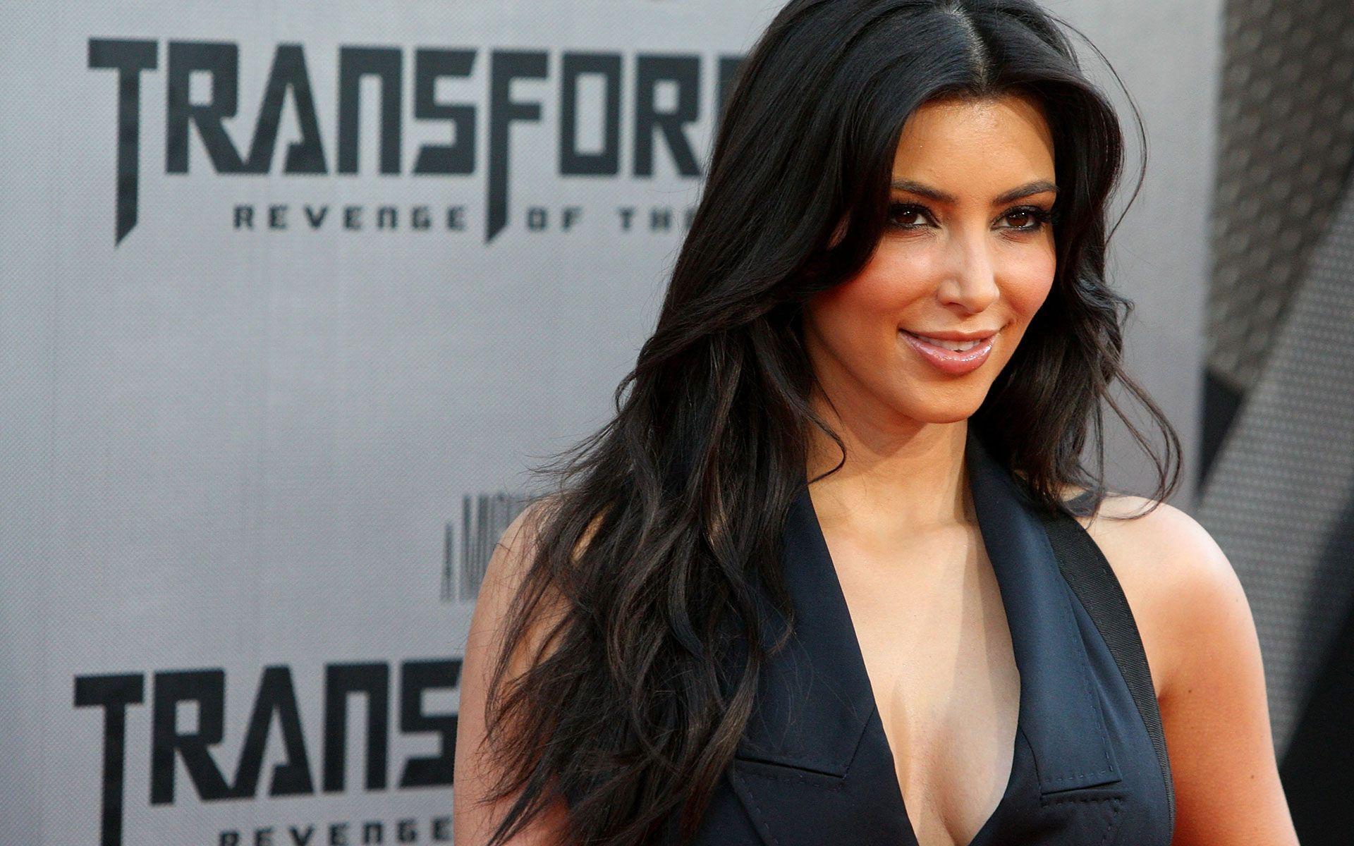 Kim Kardashian HD Wallpaper