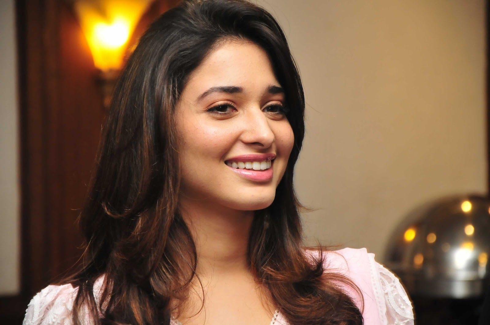 Charming Tamanna Bhatia Wallpaper