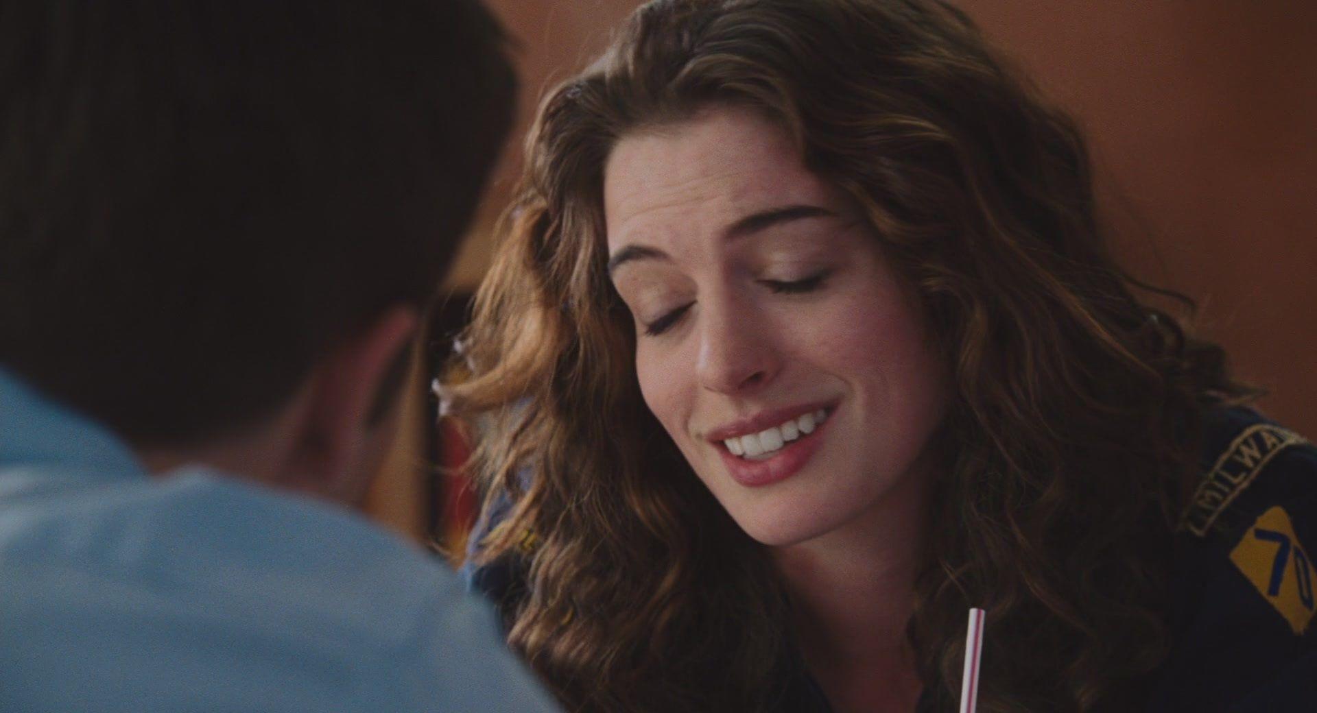 Anne Hathaway Love And Other Drugs Gif Wallpaper