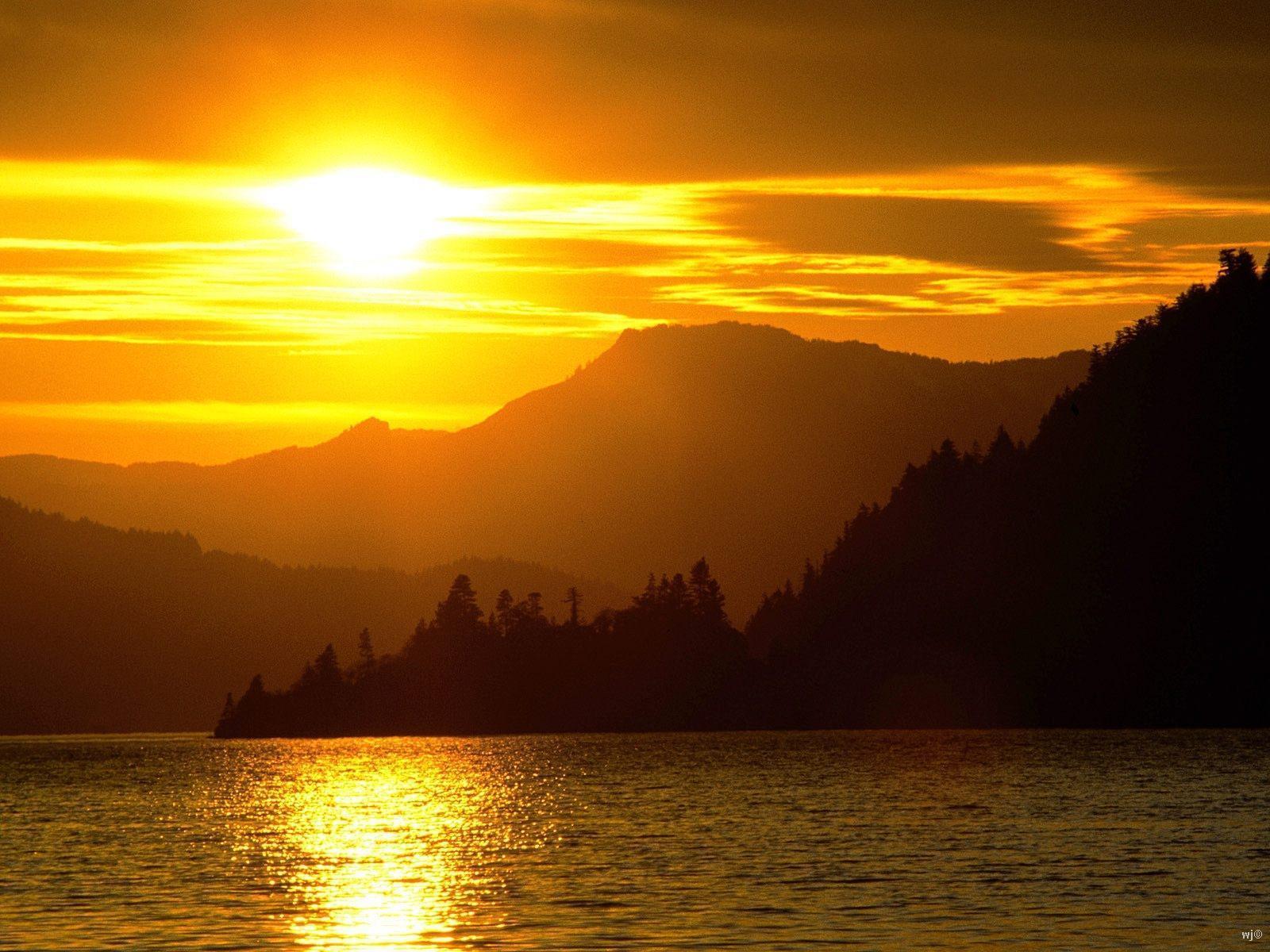 Sunset over the Lake in the mountain free desktop backgrounds