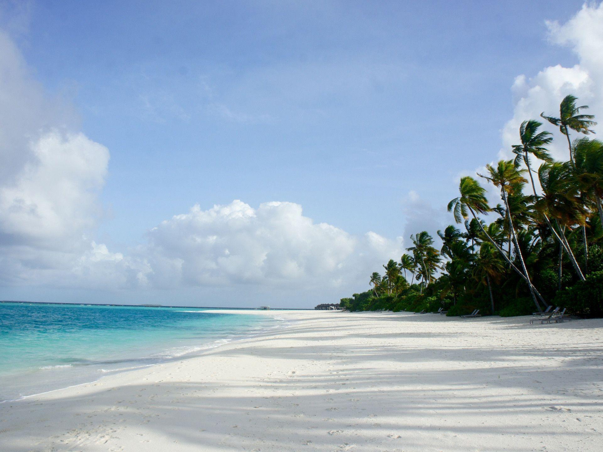 Maldives Perfect Beach Desktop Wallpaper