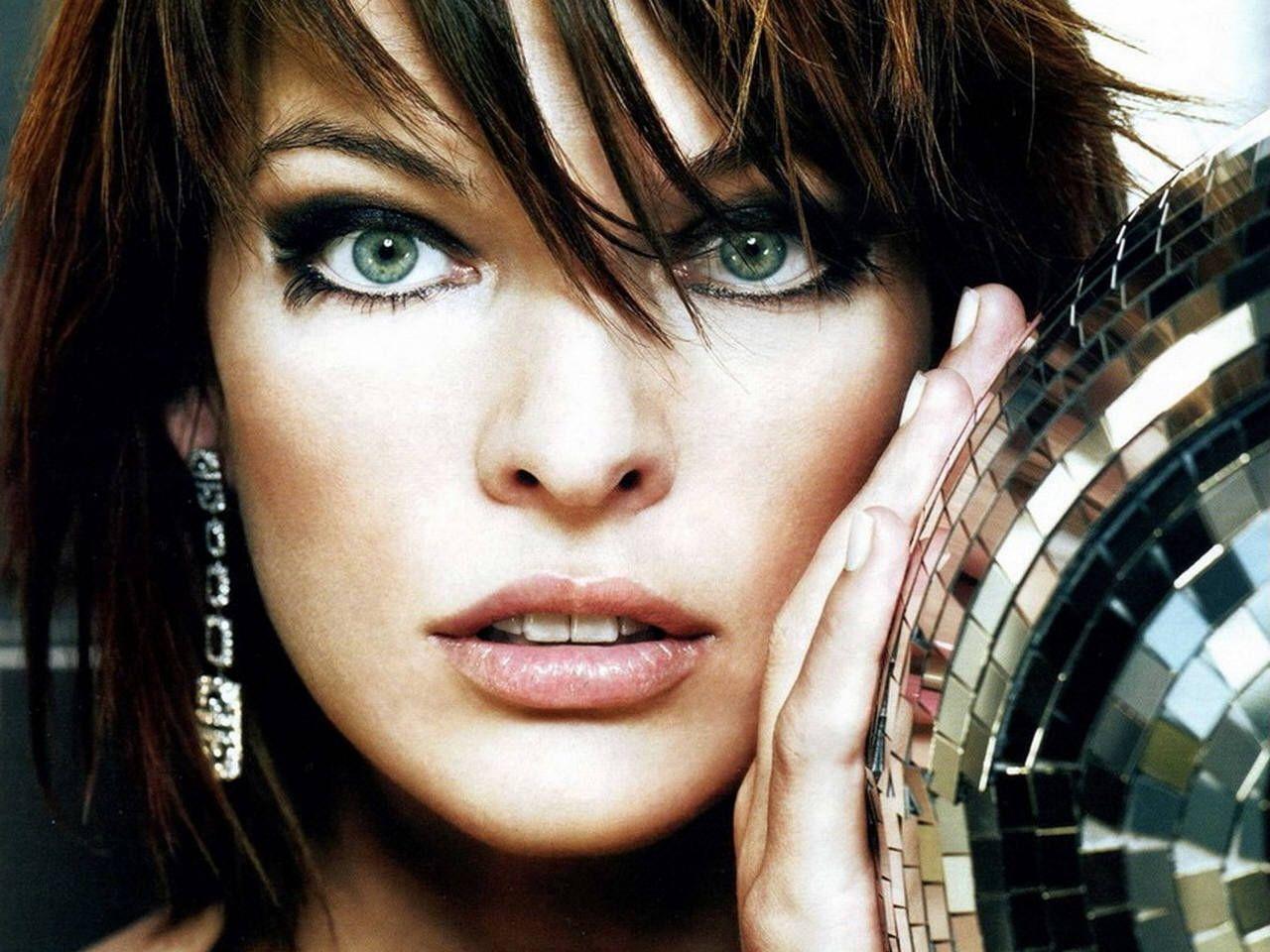 Milla Jovovich 36 Background. Wallruru