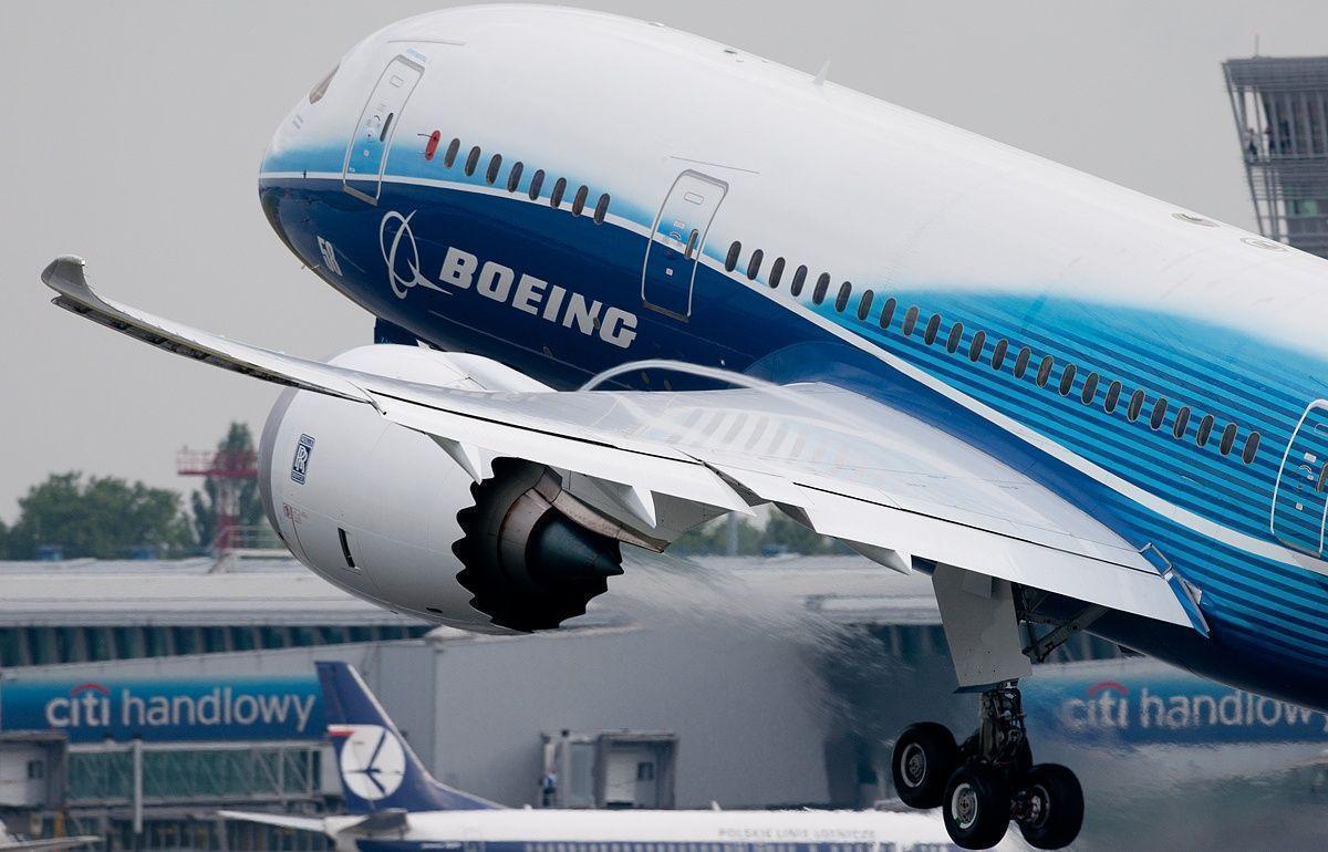 Boeing 787 8 Dreamliner With Maximum Thrust During Takeoff