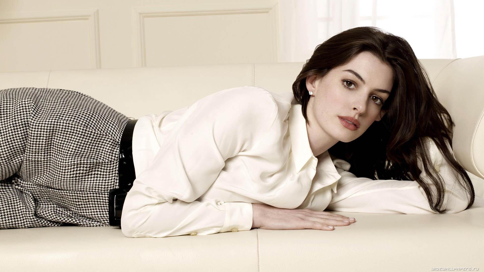 Anne Hathaway HD wallpaper