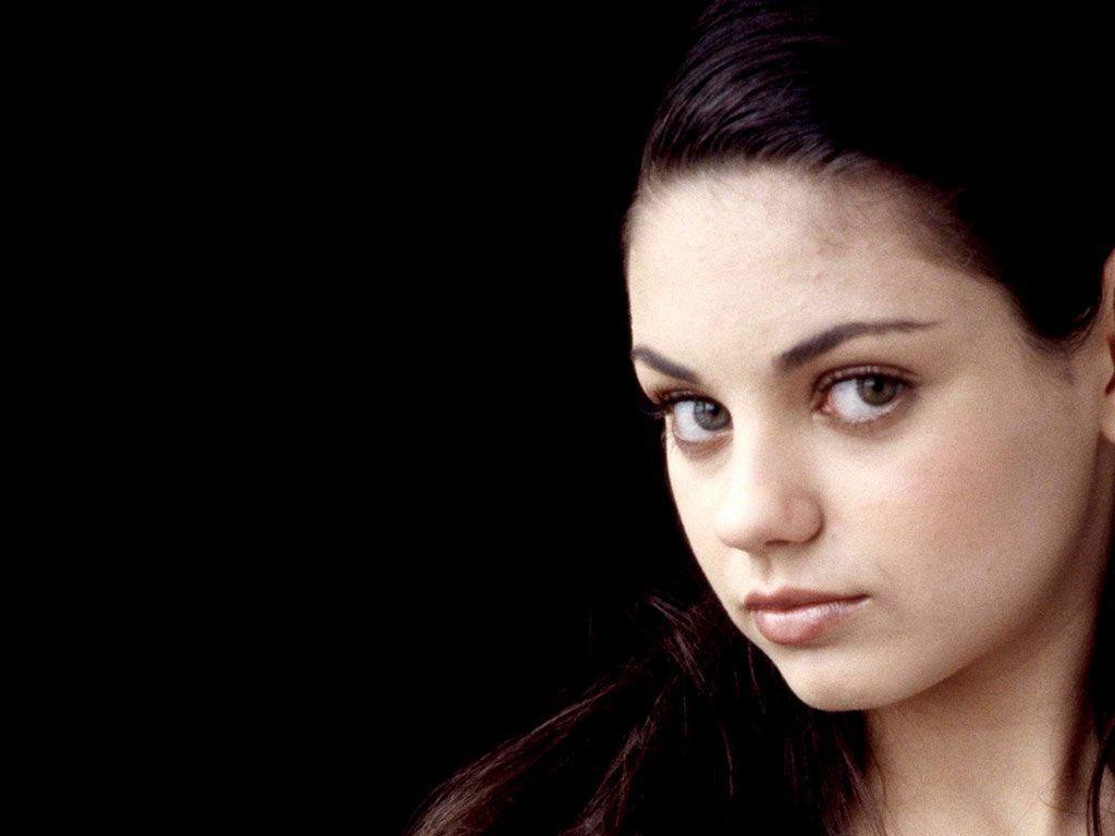 mila kunis desk×768 wallpaper