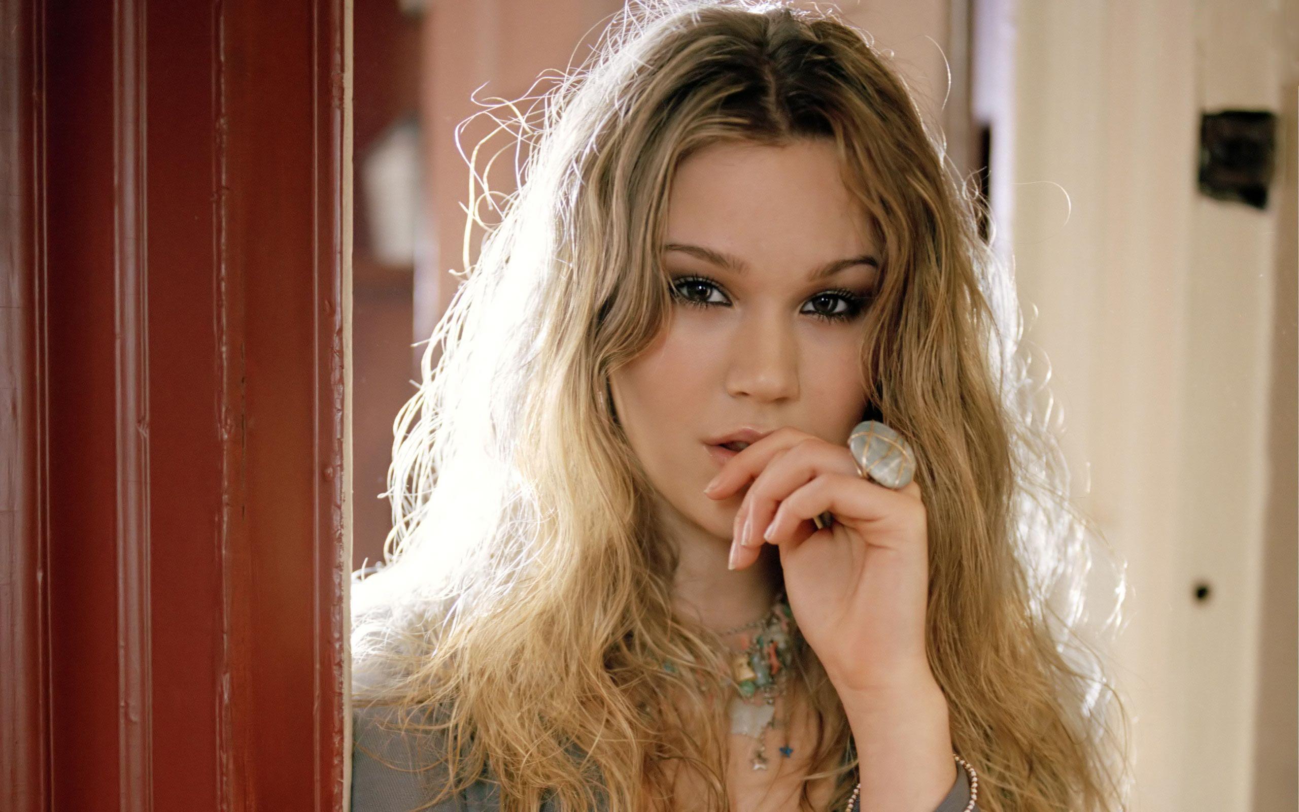 Desktop Wallpaper · Celebrities · Female · Joss Stone English soul