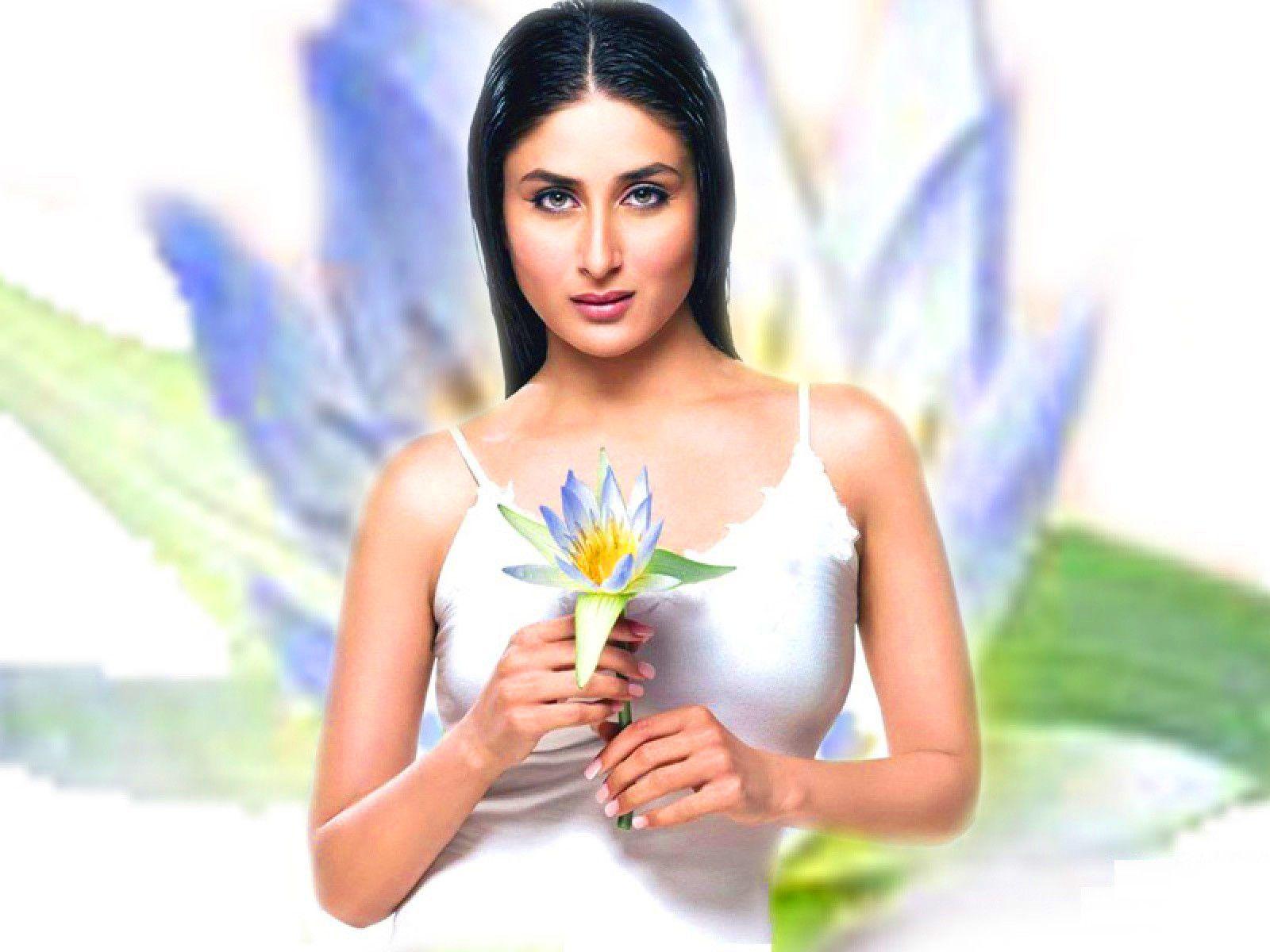 Simple Kareen Kapoor HD Wallpaper Kareena Kapoor Wallpaper HD
