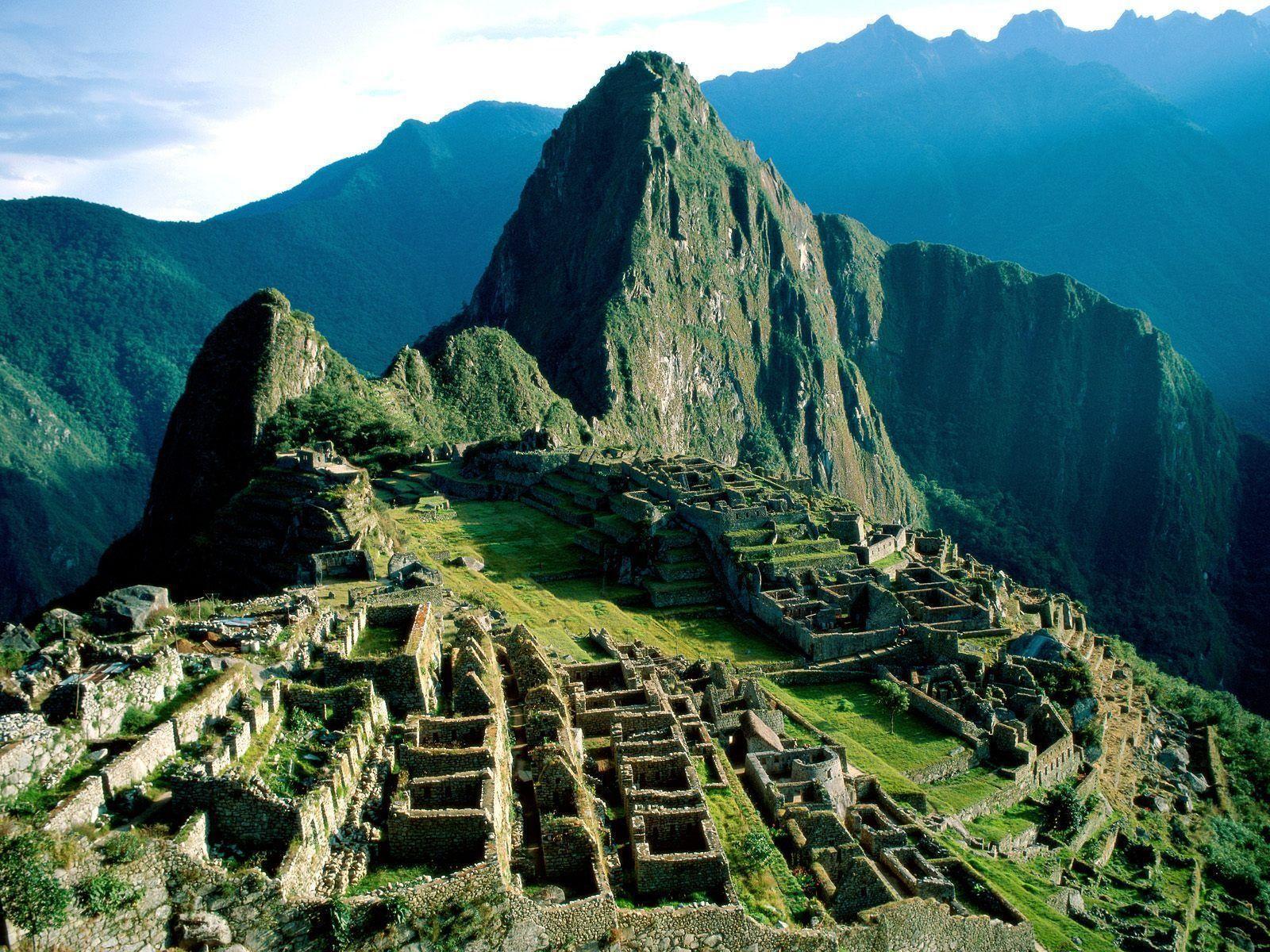 Machu Picchu Travel Wallpaper