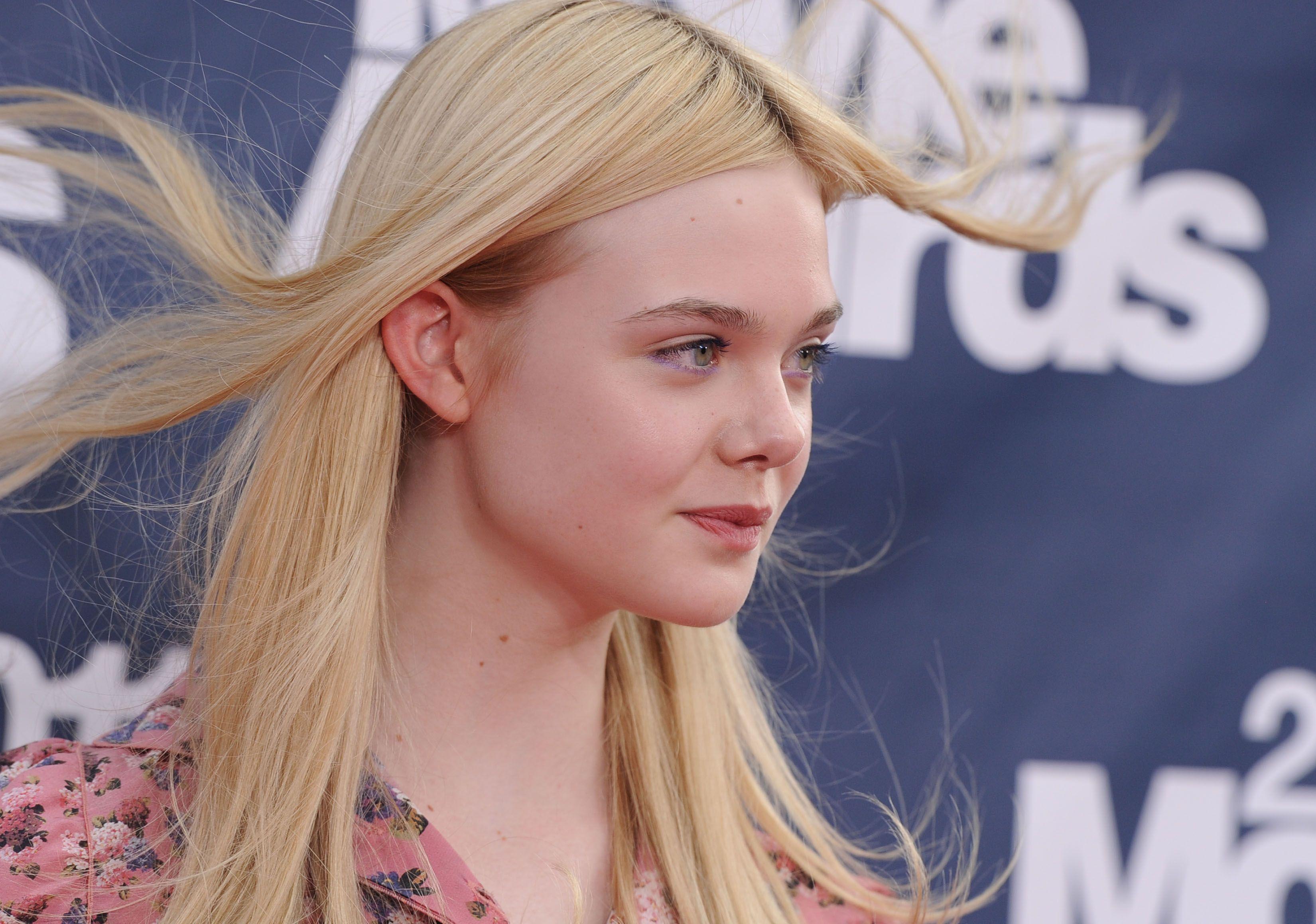 Elle Fanning Wallpaper Hairstyle High Quality Wallpaper