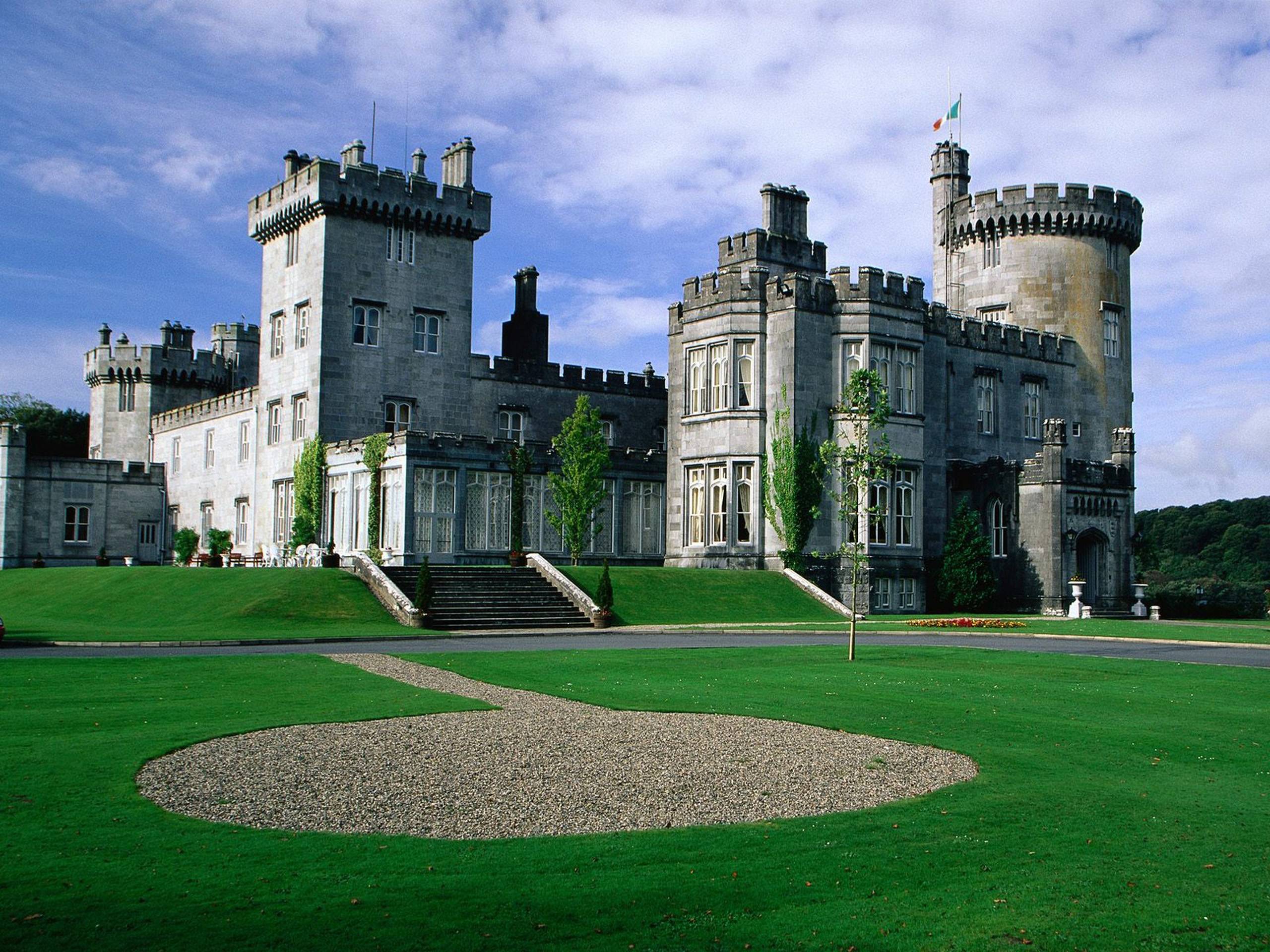 Замок. Замок Дромоленд Ирландия. Ирландия графство Клэр. Замок Драгмур Ирландия. Город Малахайд Ирландия.