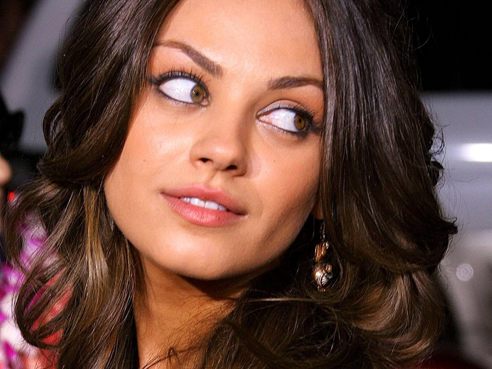 Mila Kunis HD wallpaper