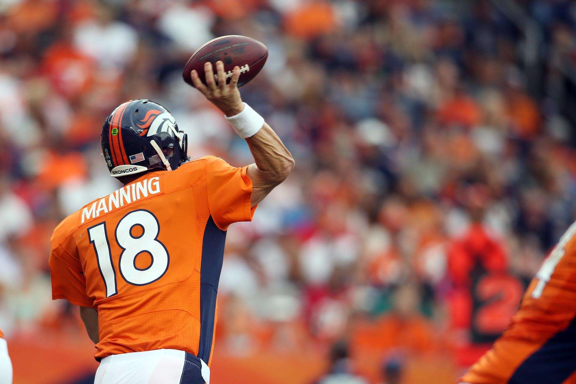 Peyton Manning Broncos Throwing. Download High Quality Resolution