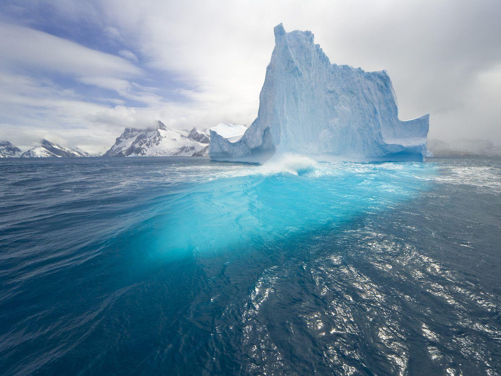 Huge Iceberg Wallpaper