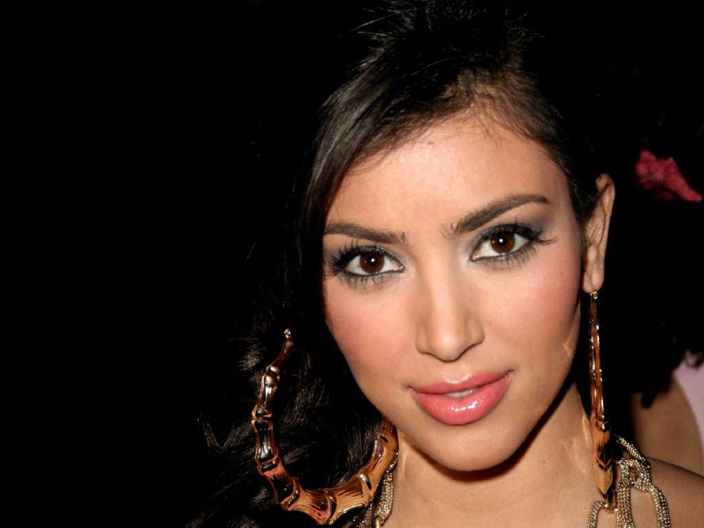 Kim Kardashian Lips HD Wallpaper