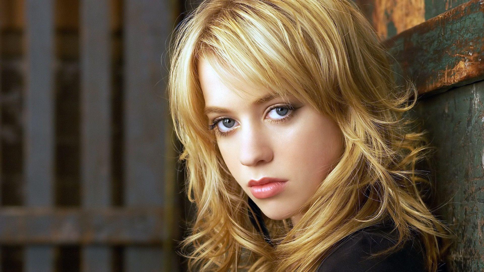 Alexz Johnson HD Desktop Wallpaper