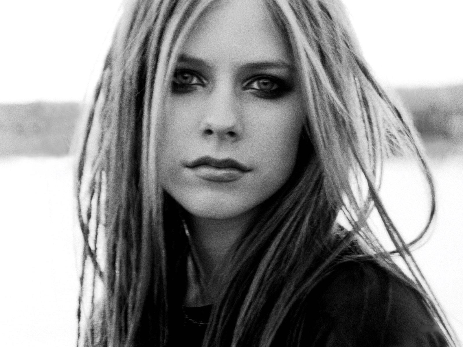 Download Noir Blanc Avril Lavigne Wallpaper 1600x1200. Full HD