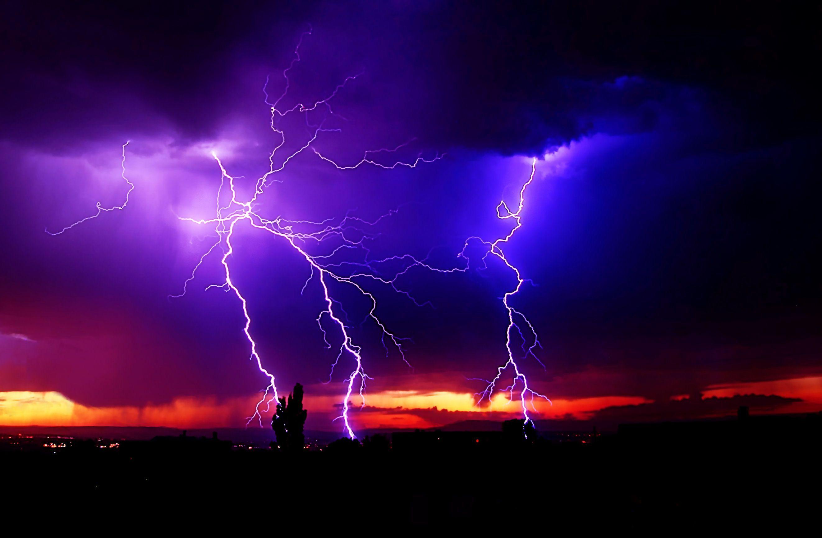 Impressive Lightning Storms for your Desktop Wallpaper. Thomas