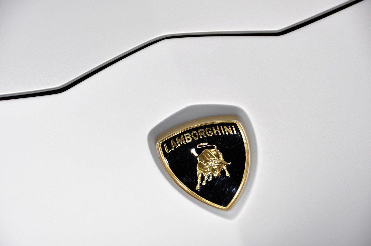 SPORTS CARS: Lamborghini logo