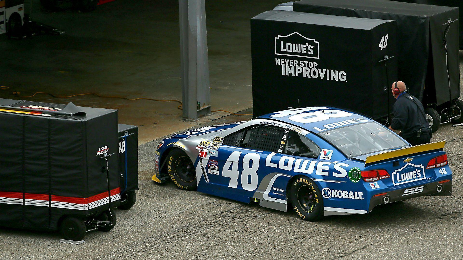 Jimmie Johnson in Chase trouble; problem sends his car to Dover