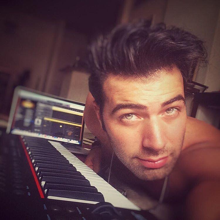 Jencarlos Canela (8photo)