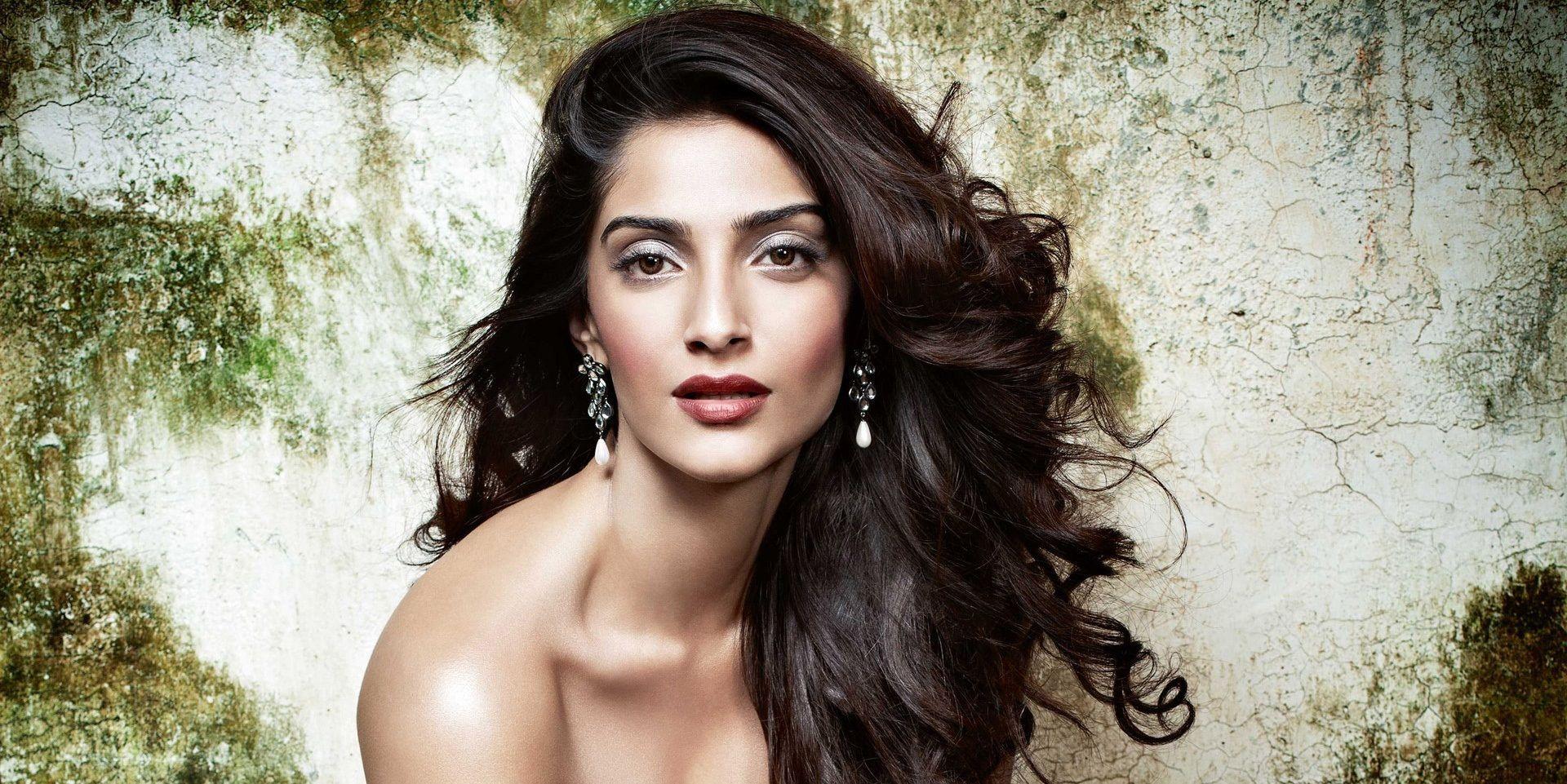 Sonam Kapoor HD Wallpaper Wallpaper Background of Your Choice