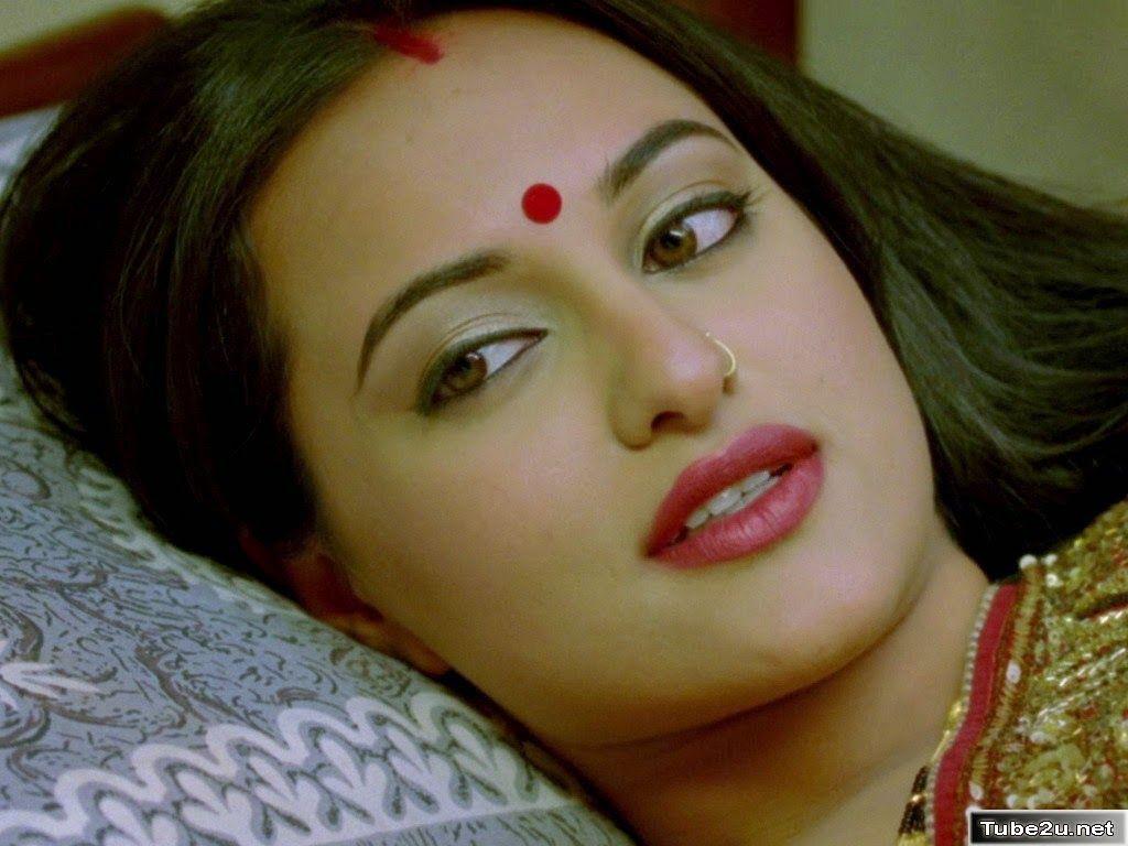 Bollywood Actress Full HD Wallpaper Sonakshi Sinha Hot Photo