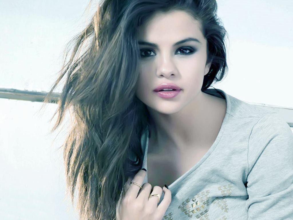 Most Beautiful Girl Selena Gomez Wallpaper