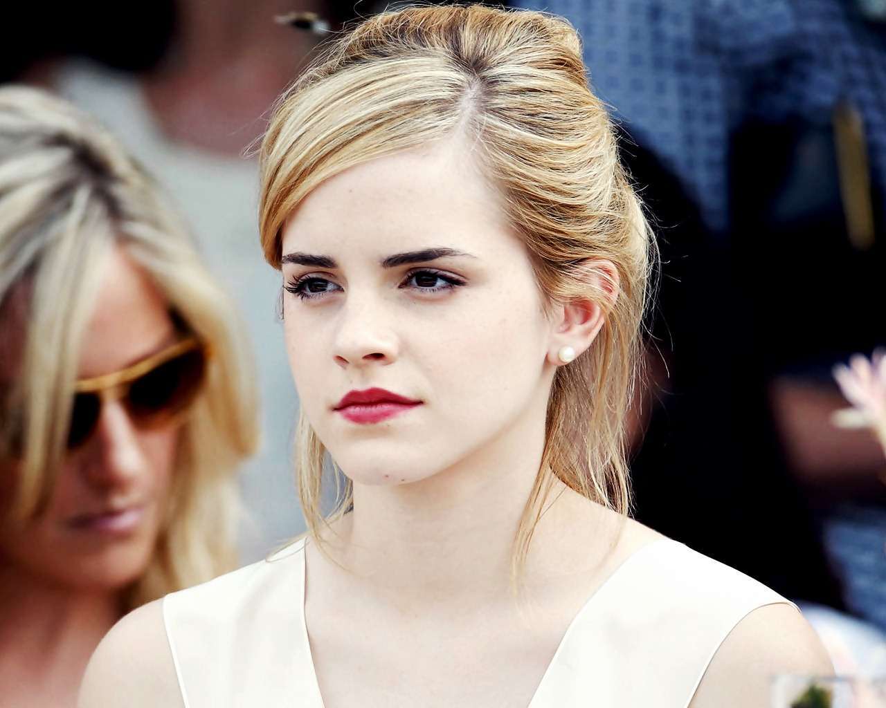 Emma Watson Most Beautiful Girl In World Wallpaper