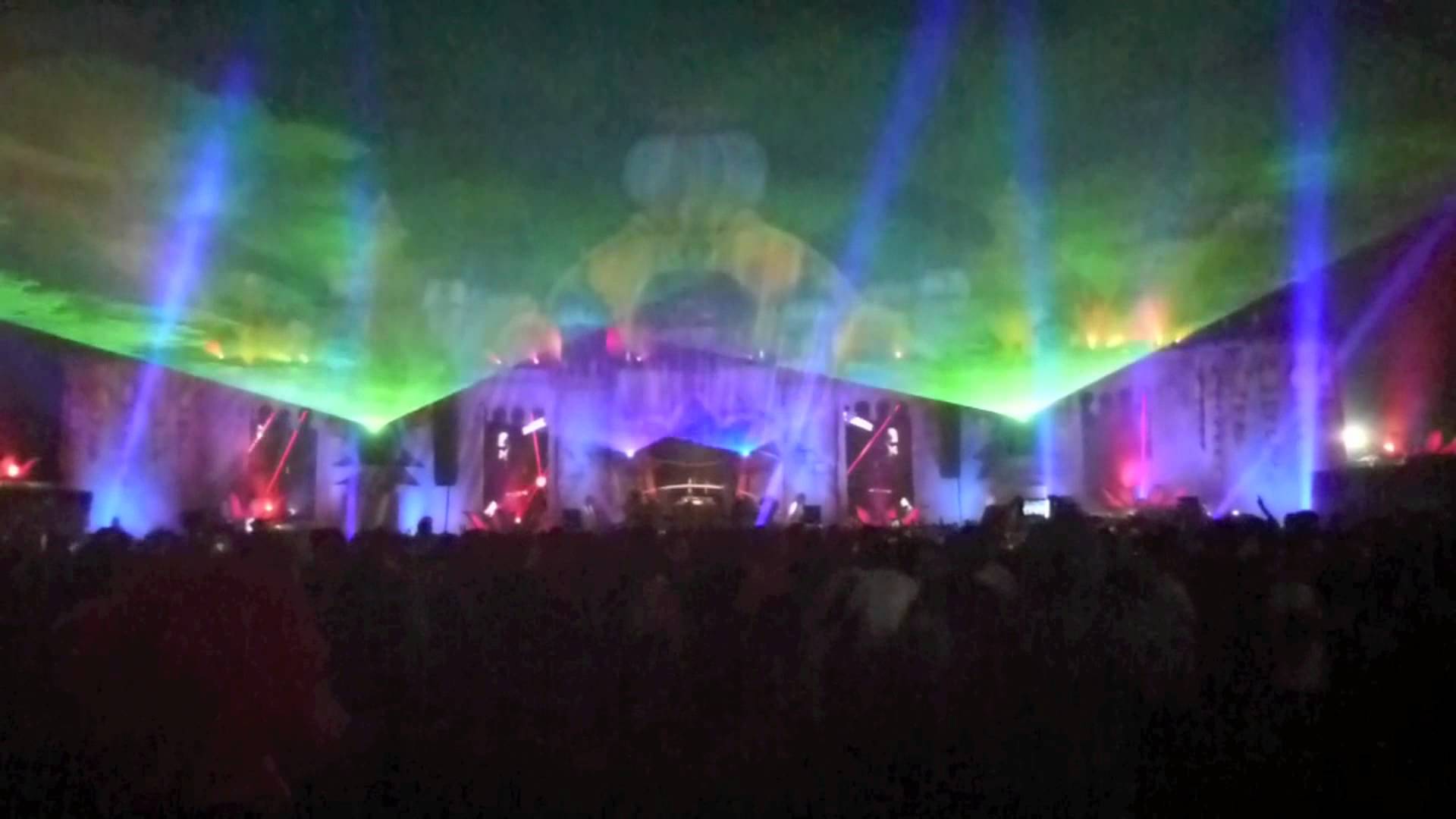 PAUL VAN DYK TOMORROWLAND 2011 Laser Show -part 1 2- [HD]