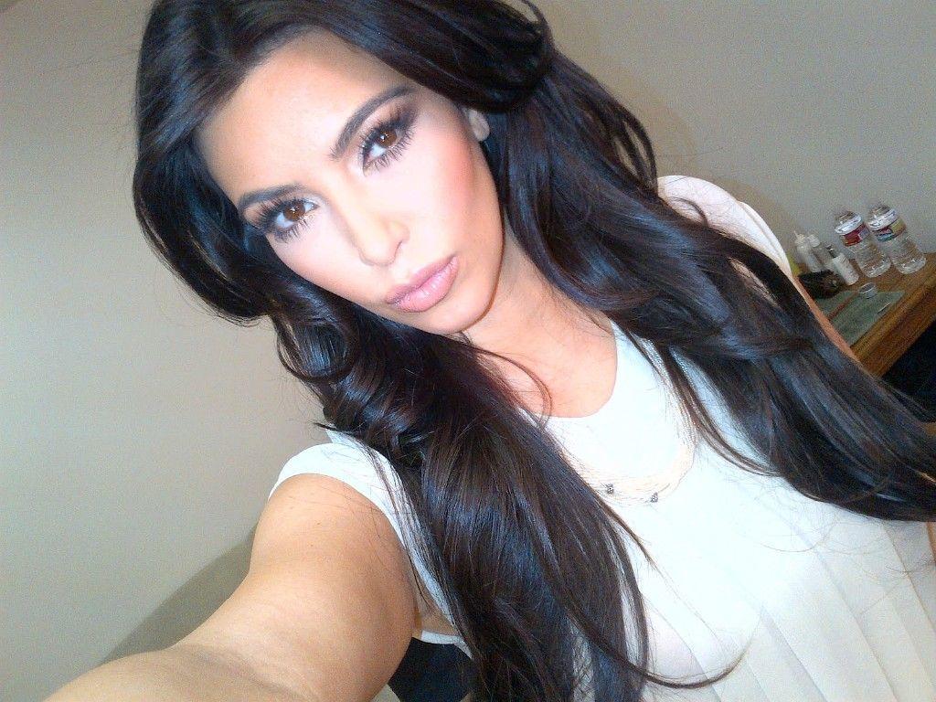 Kim Kardashian Selfie Wallpaper 2016 Around The World