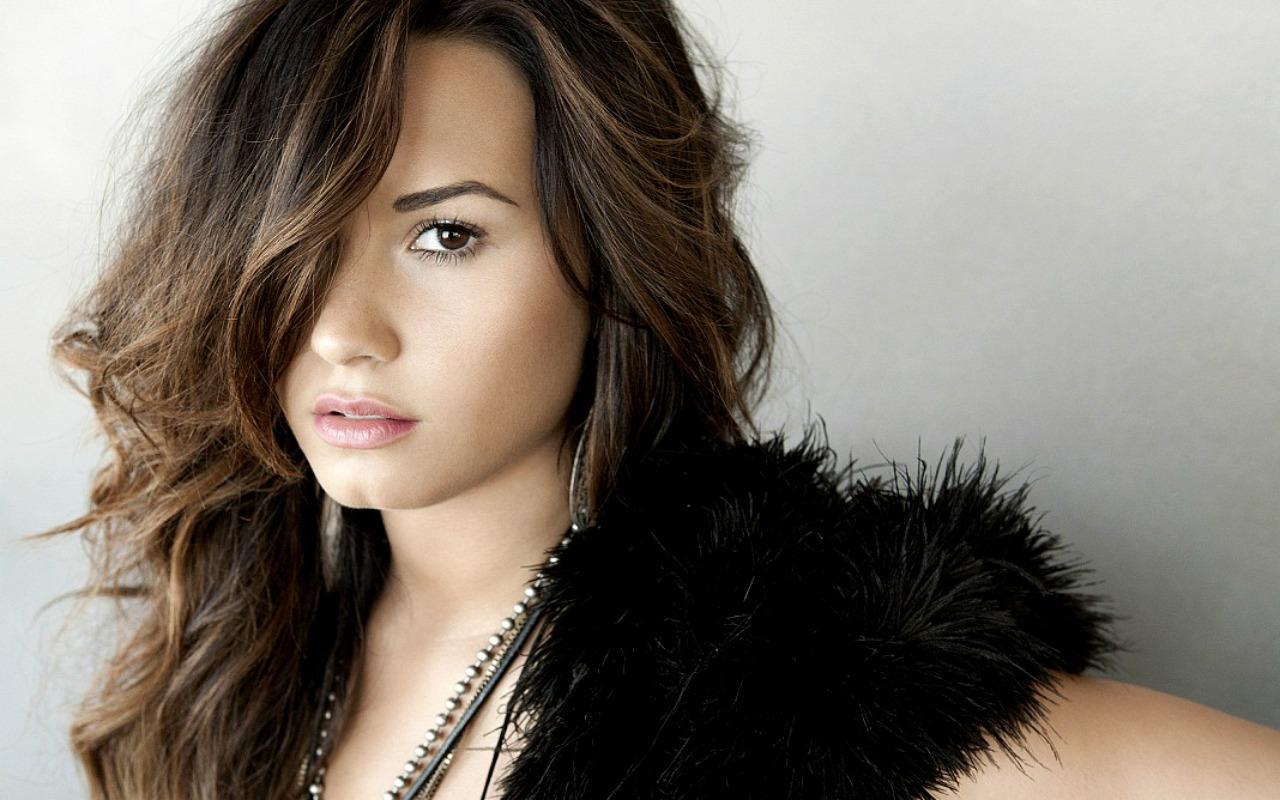 Demi Lovato Wallpaper Colouring Pages. HD Wallpaper Range