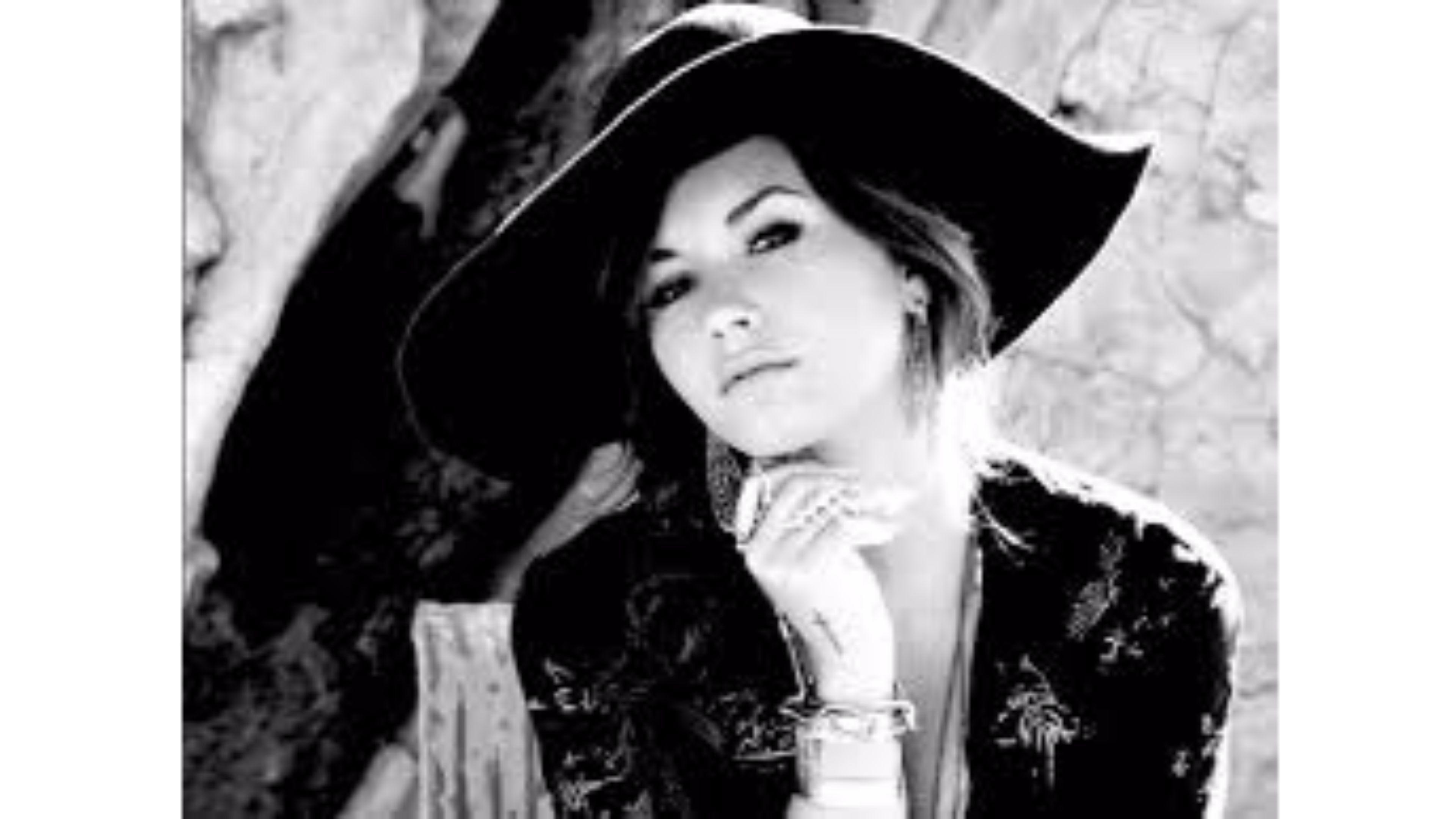 Black and White 2016 Demi Lovato 4K Wallpaper. Free 4K Wallpaper