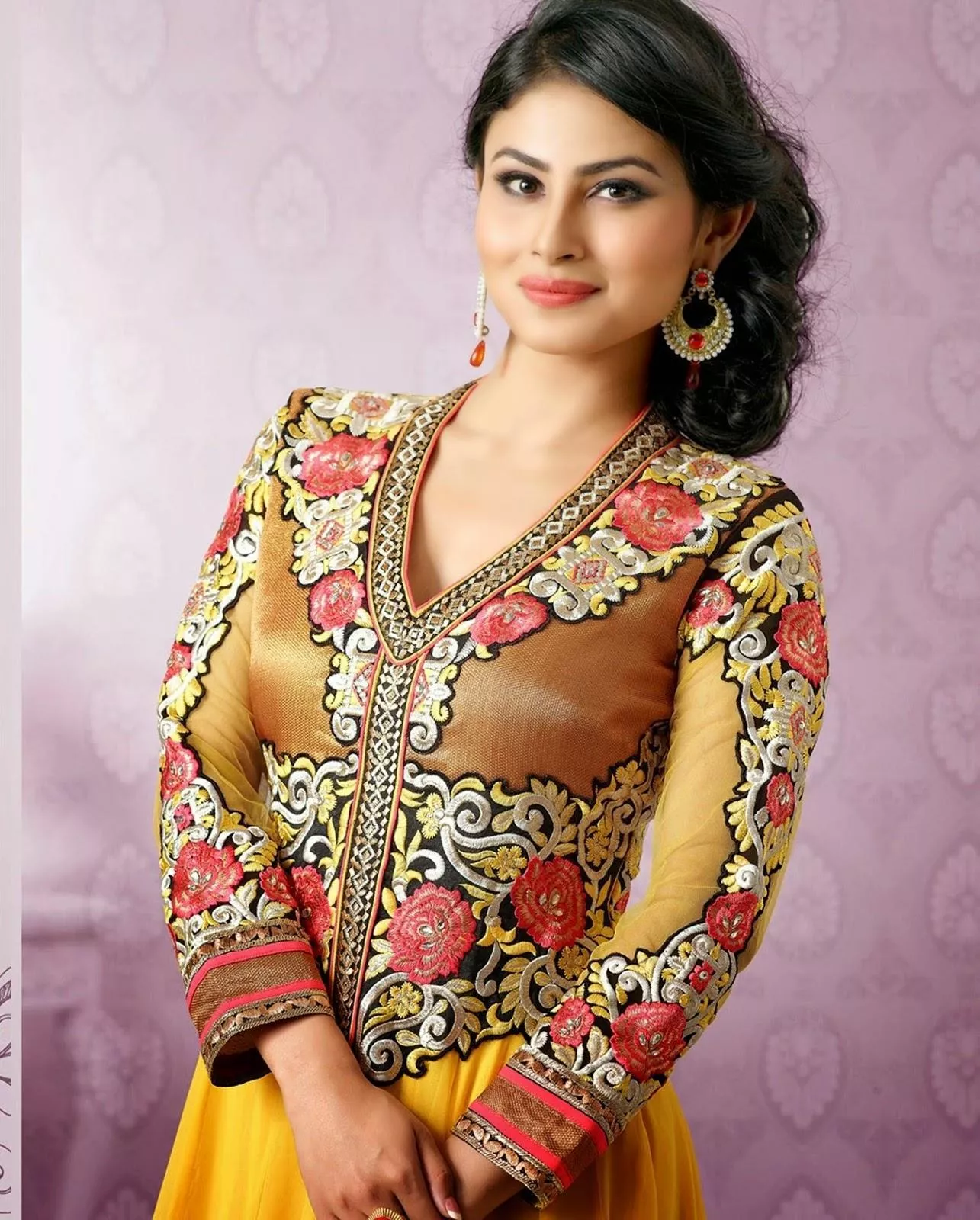 Tv Actress Mouni Roy 2016. Download HD Wallpaper Photo