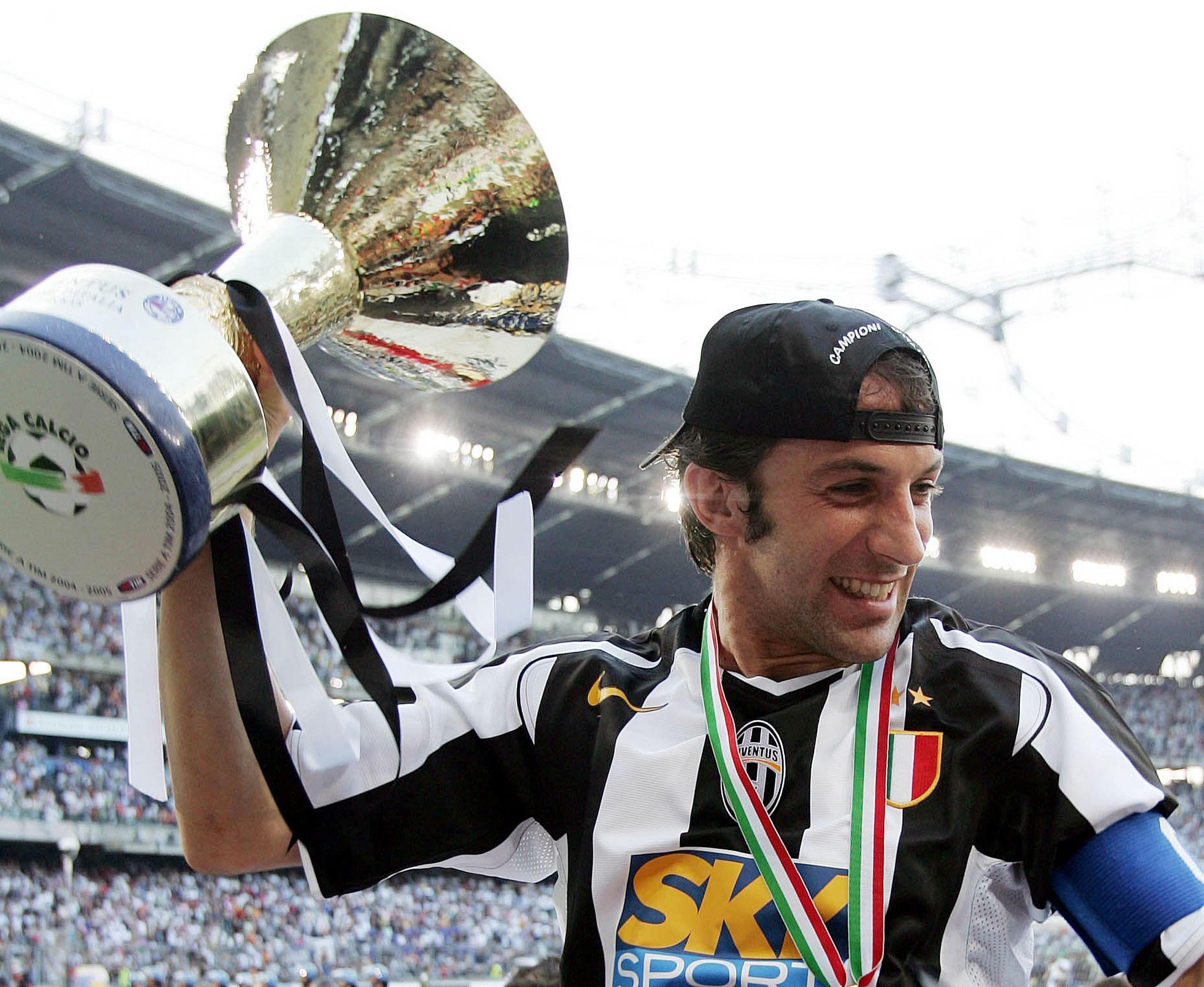 The football player of Sydney Alessandro Del Piero won the trophy