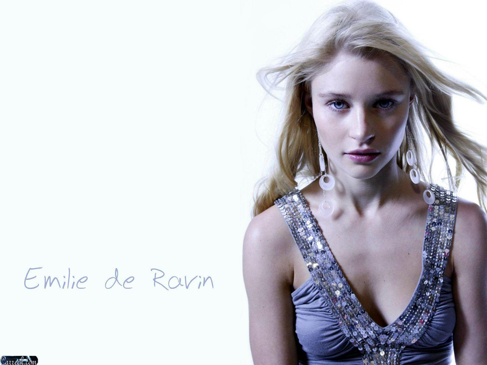 Emilie de Ravin Wallpaper. Just Good Vibe