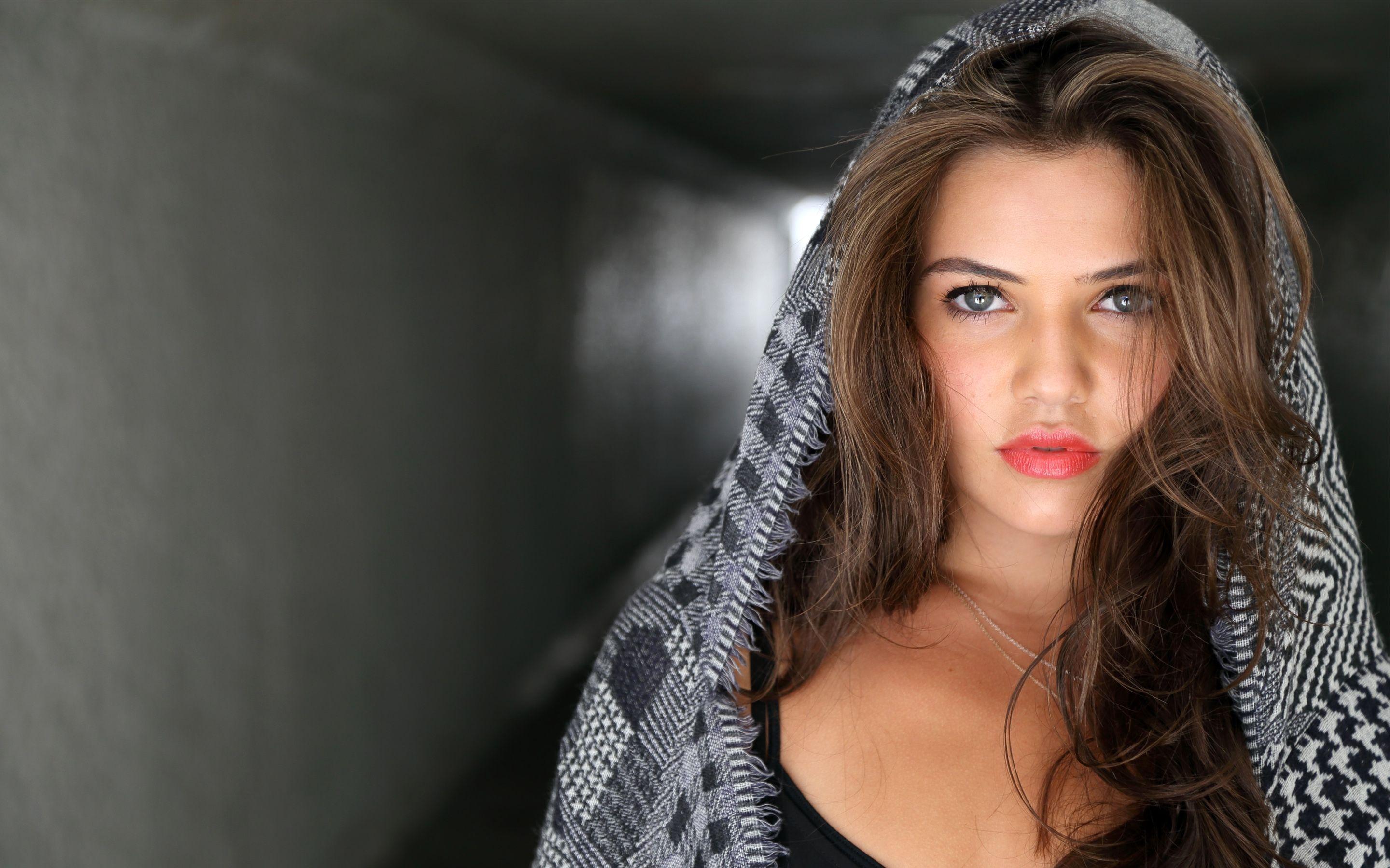 Danielle Campbell wallpaper